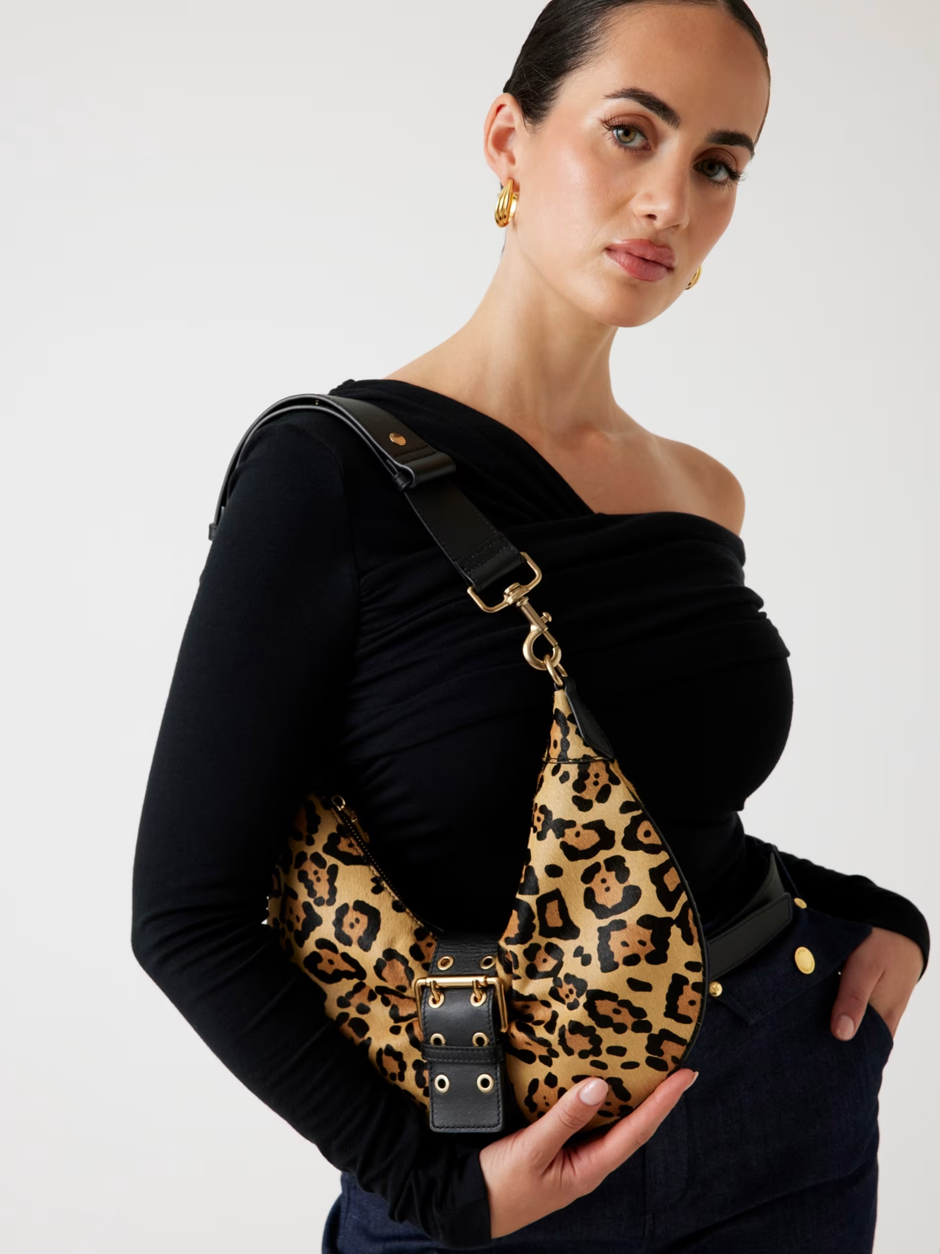 Mala de Ombro Meia Lua Animal print - Guess Marciano 2