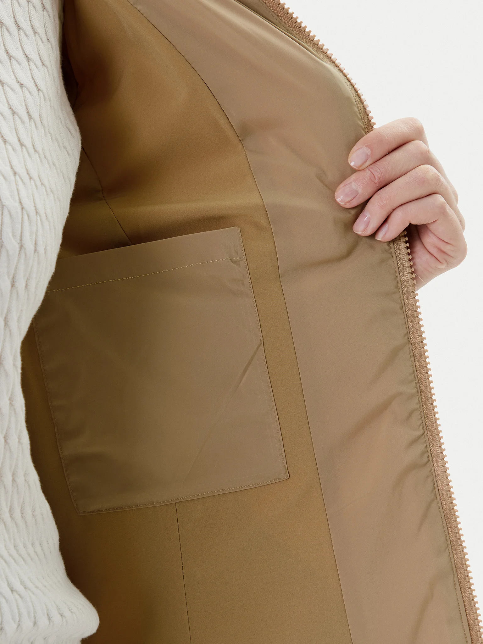 Casaco Médio Básico Aleta Bege - Guess  6