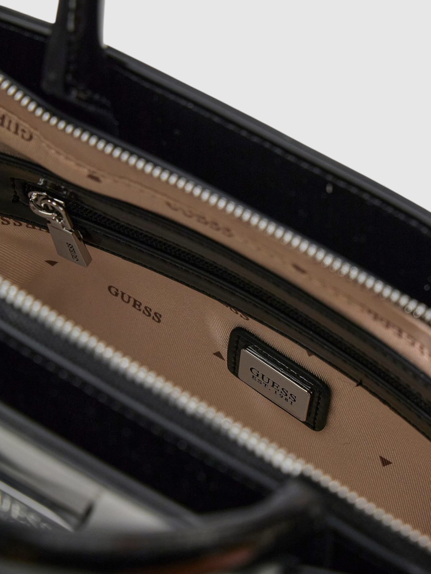 Mala de Mão ARNELA em Verniz Preto - Guess  3