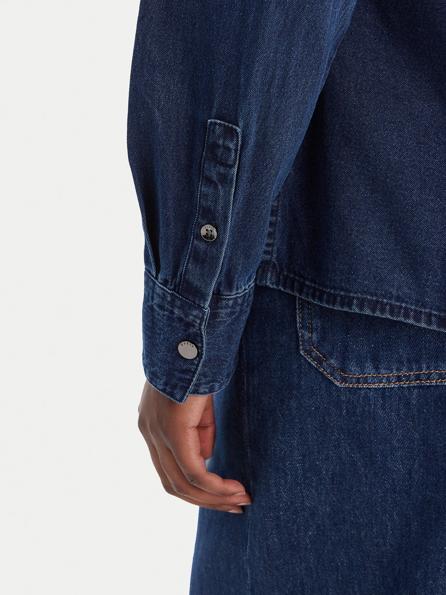 Camisa em Ganga MONIQUE Bolso em Strass - Guess  4