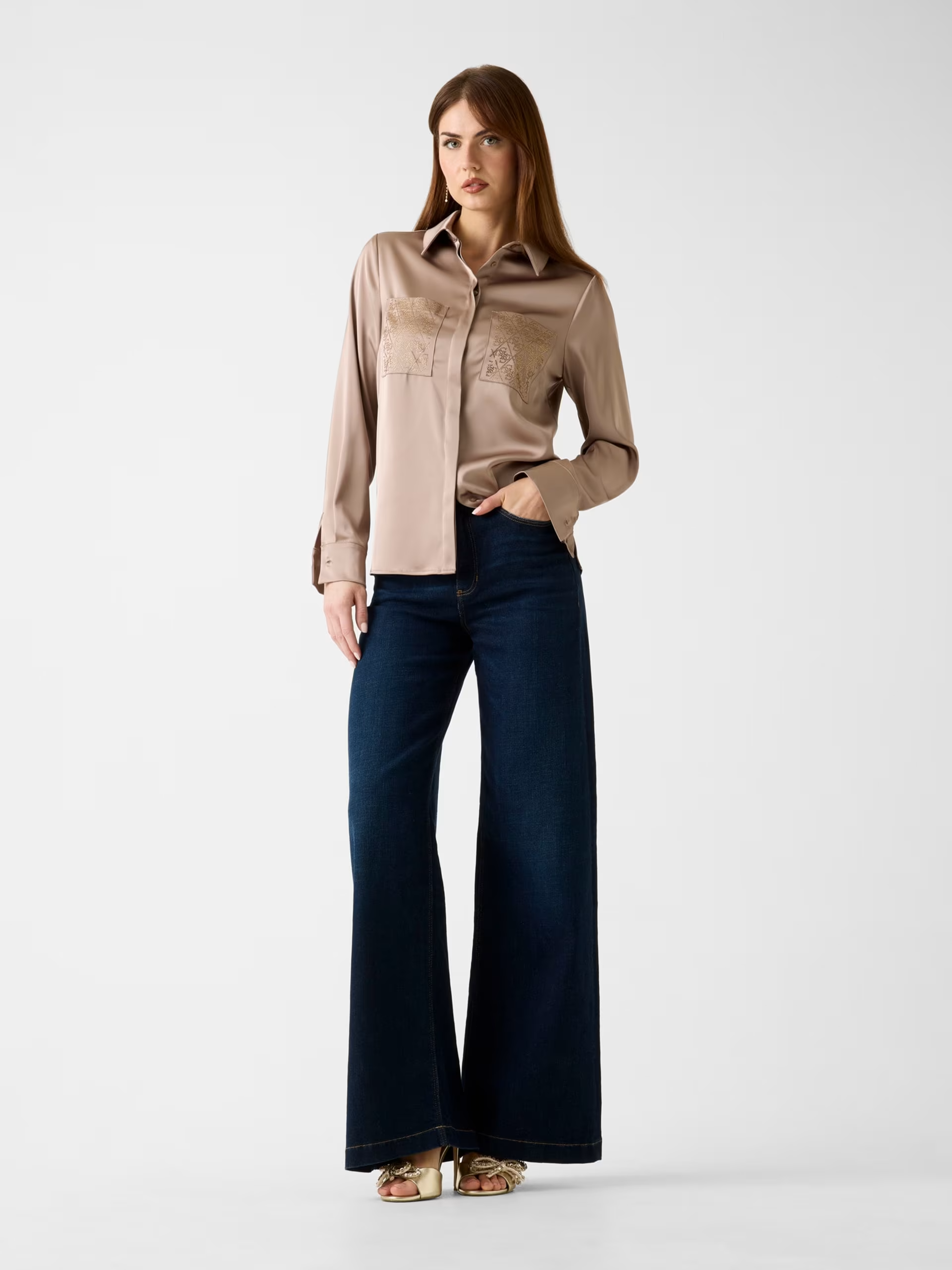 Camisa Acetinada Logo em Strass Taupe - Guess 2