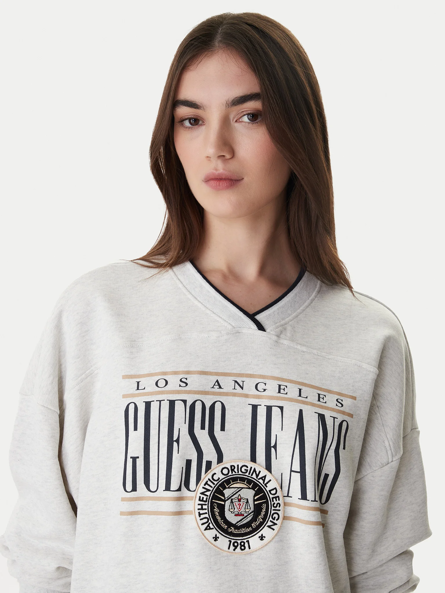Sweat Decote em V Cinza - Guess Jeans 2
