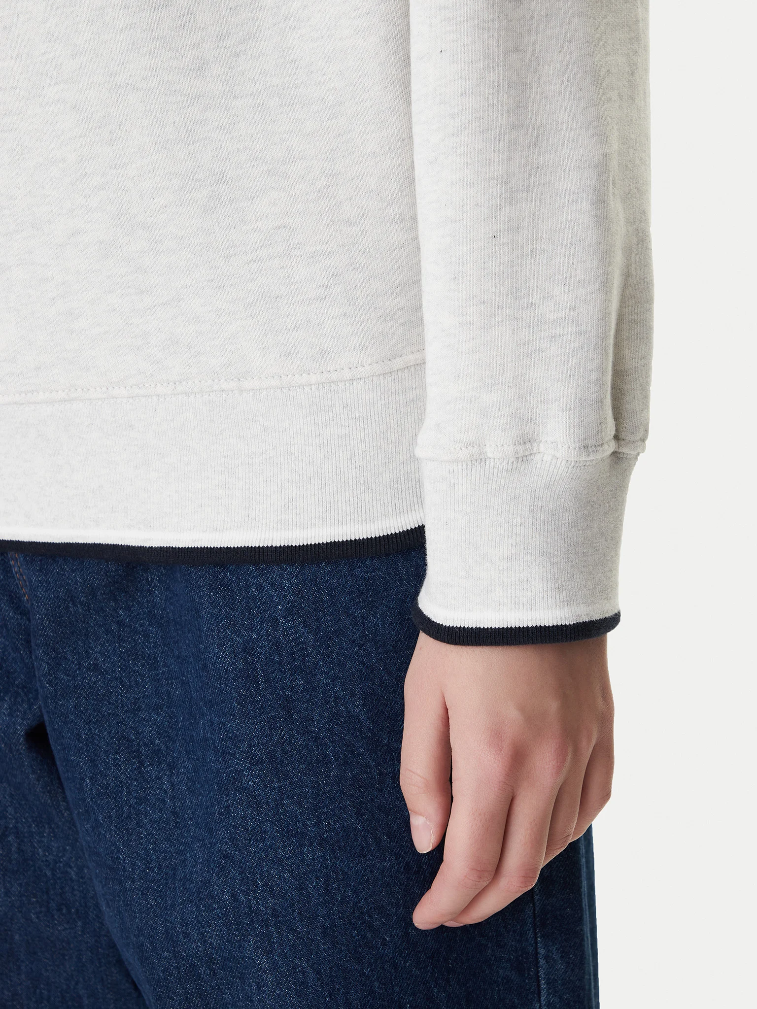 Sweat Decote em V Cinza - Guess Jeans 5