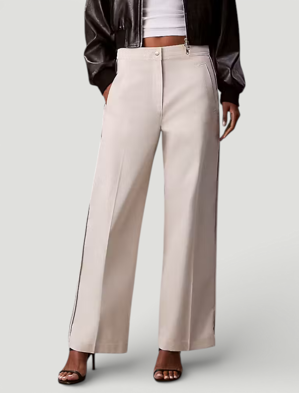 Calças Largas com Tape Lateral Bege - Calvin Klein 1