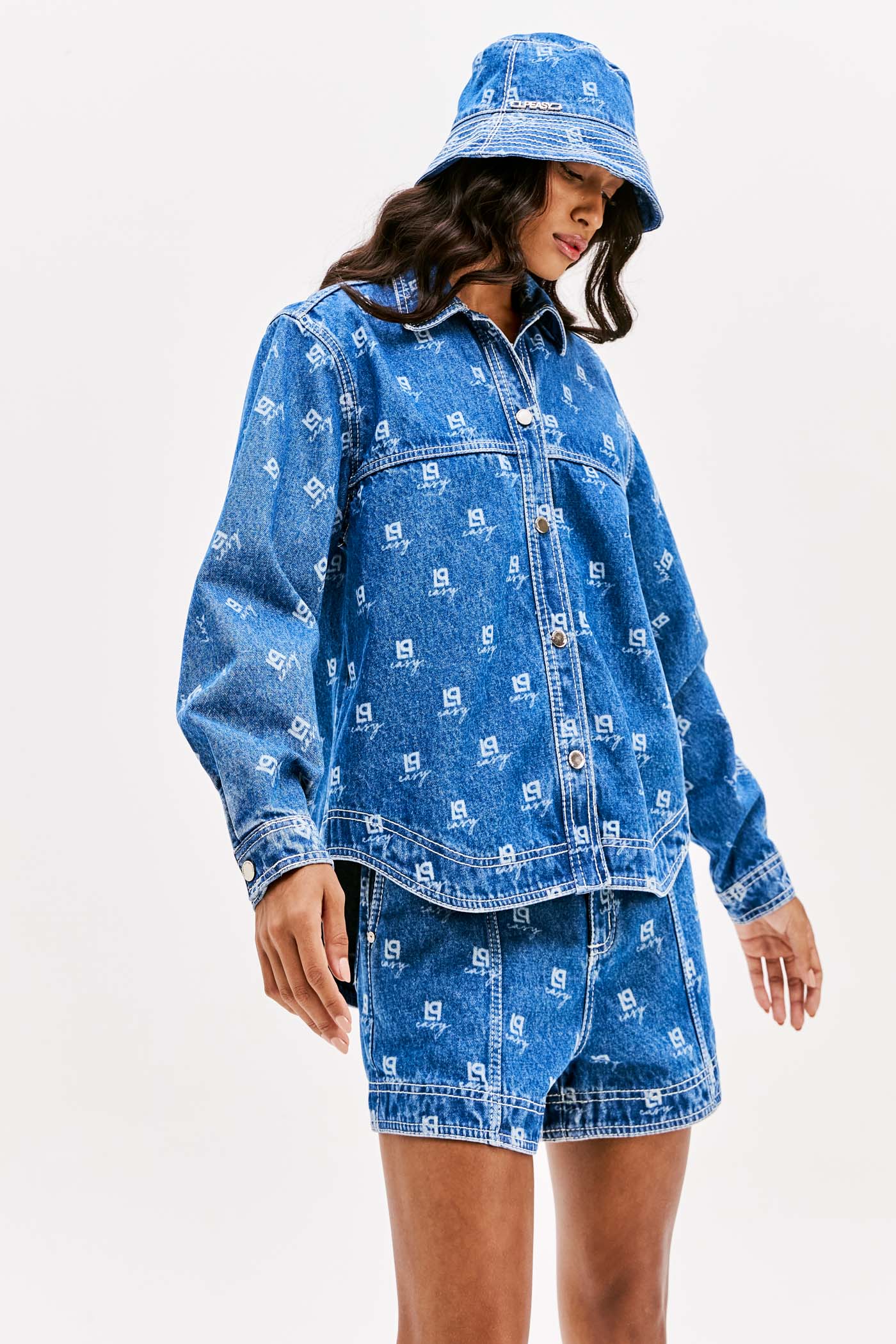 Camisa Oversized Ganga com Logo  - Lança Perfume 1