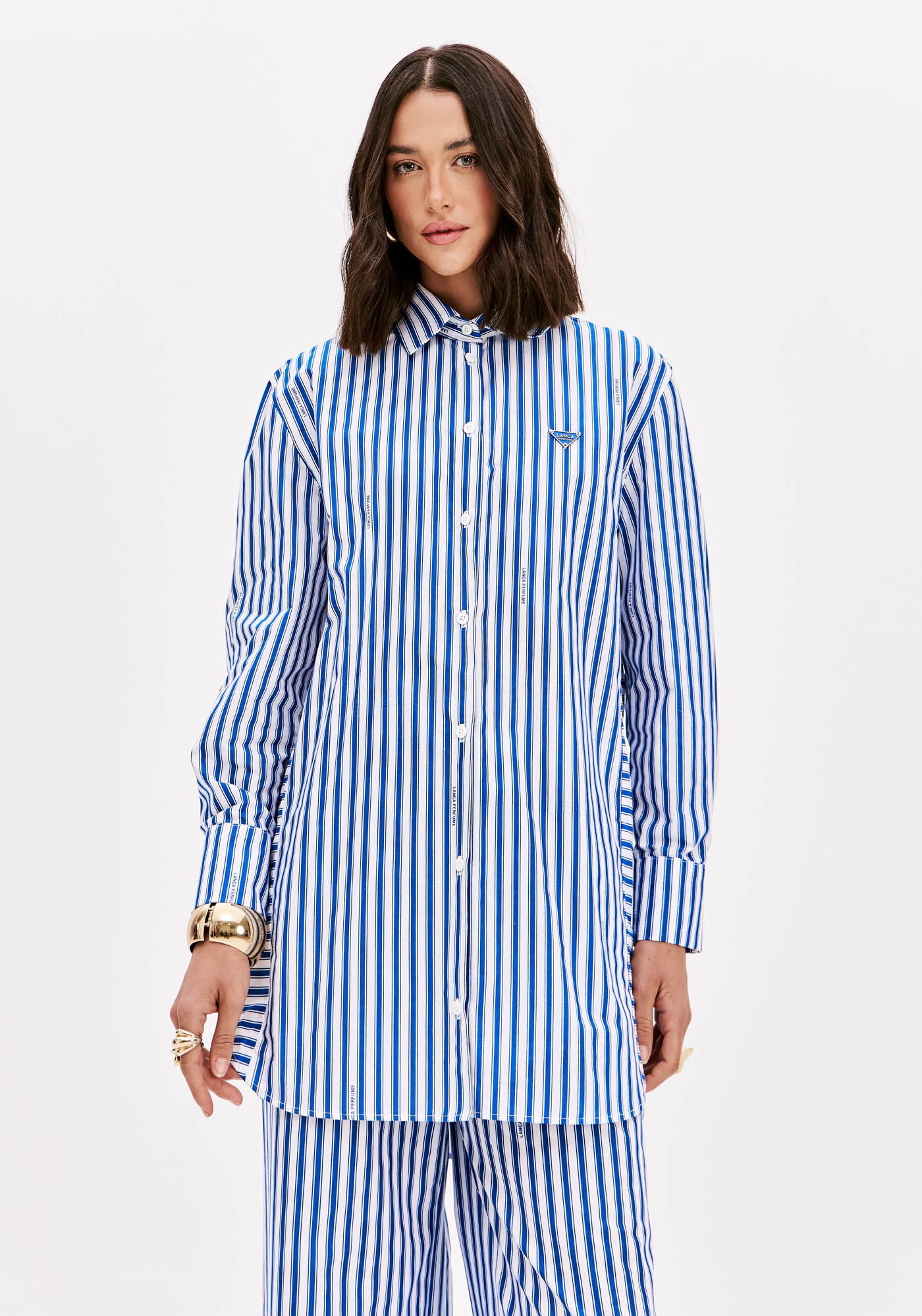 Camisa Oversized Riscas Azuis e Brancas - Lança Perfume 1