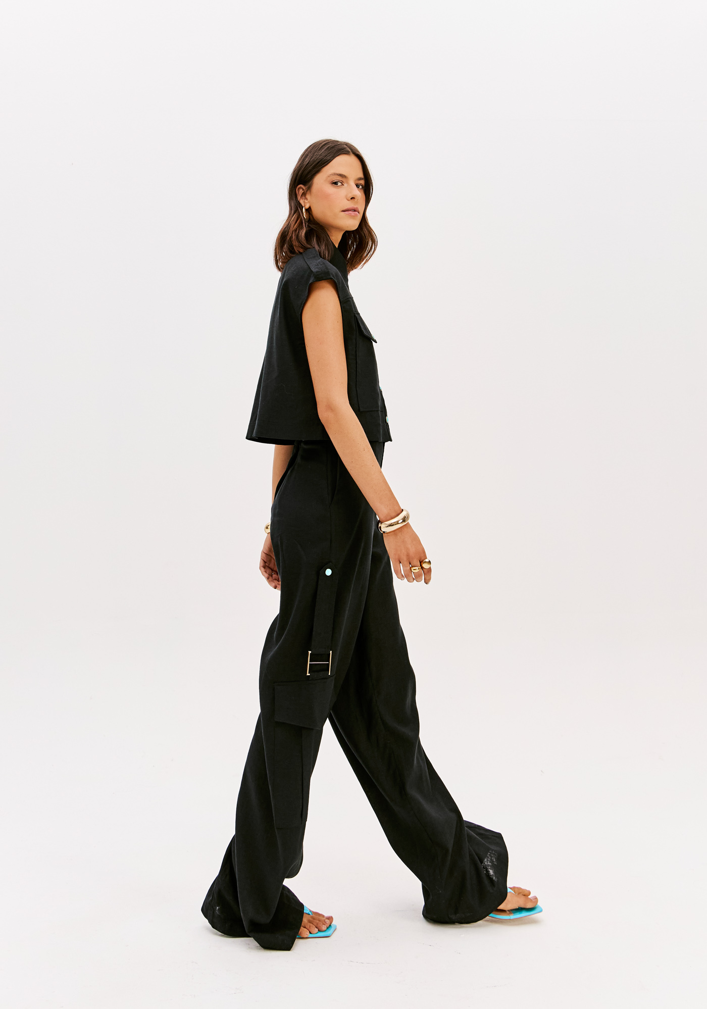 Calças em Linho Largas Cargo Preto - Lança Perfume  4