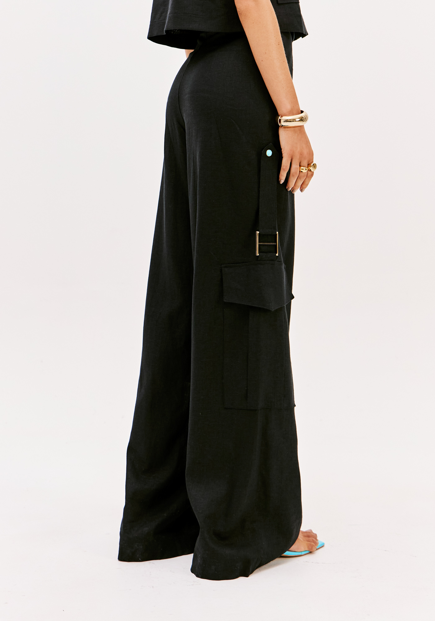 Calças em Linho Largas Cargo Preto - Lança Perfume  5