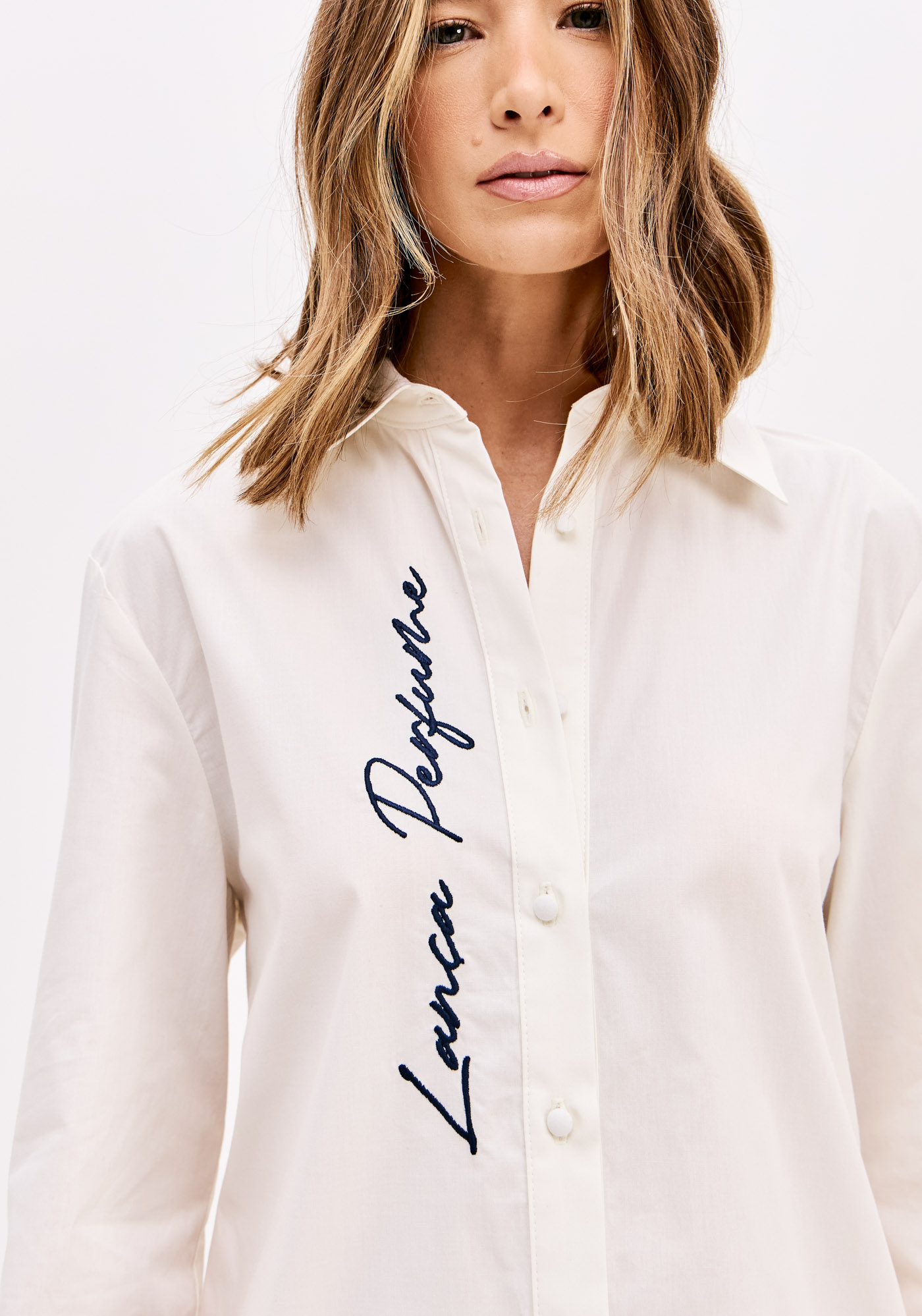  Camisa Lettering Bordado Branco - Lança Perfume  3