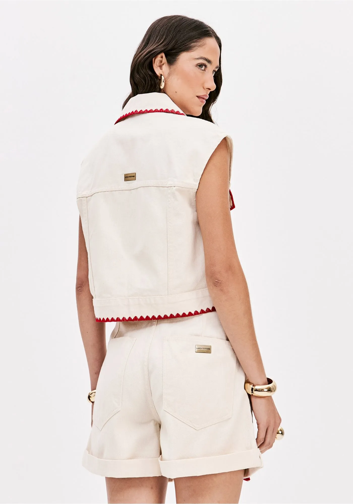 Colete Sarja Branco com Bordado Vermelho - Lança Perfume  2
