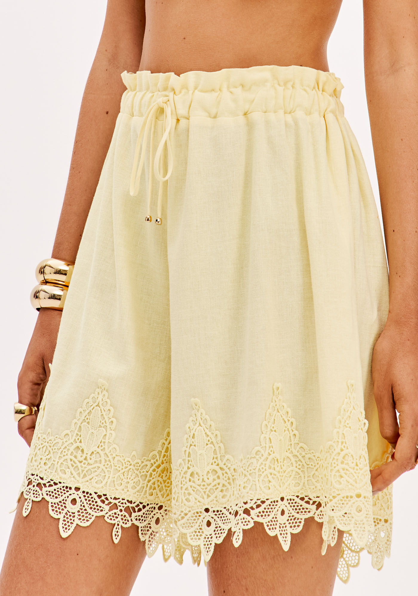 Calções com Renda Amarelo - Lança Perfume  1