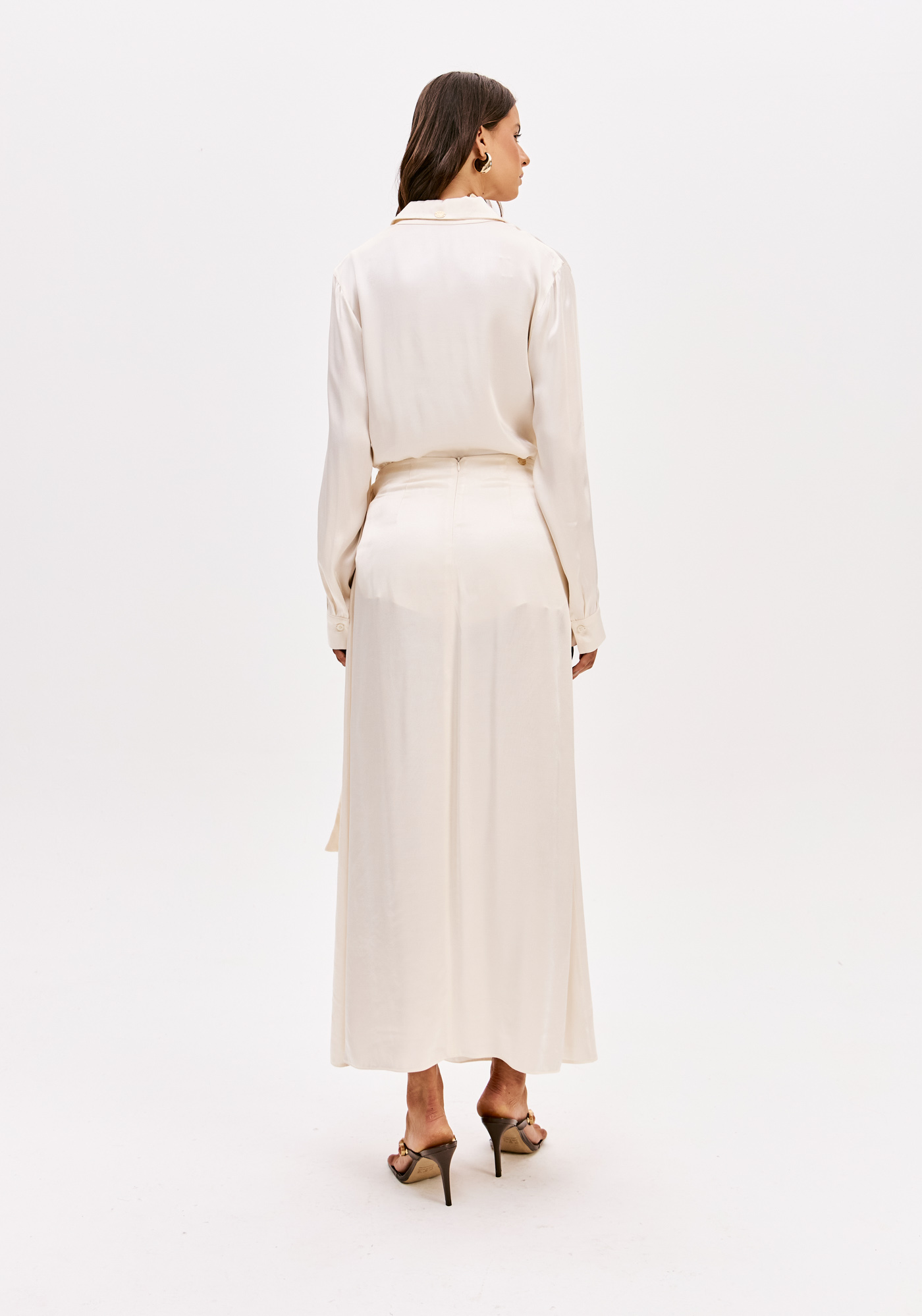 Saia Comprida Acetinada Creme - Lança Perfume 3