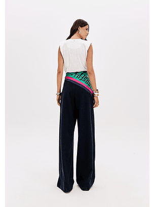 T-shirt de Cavas + Lenço Branco - Lança Perfume 