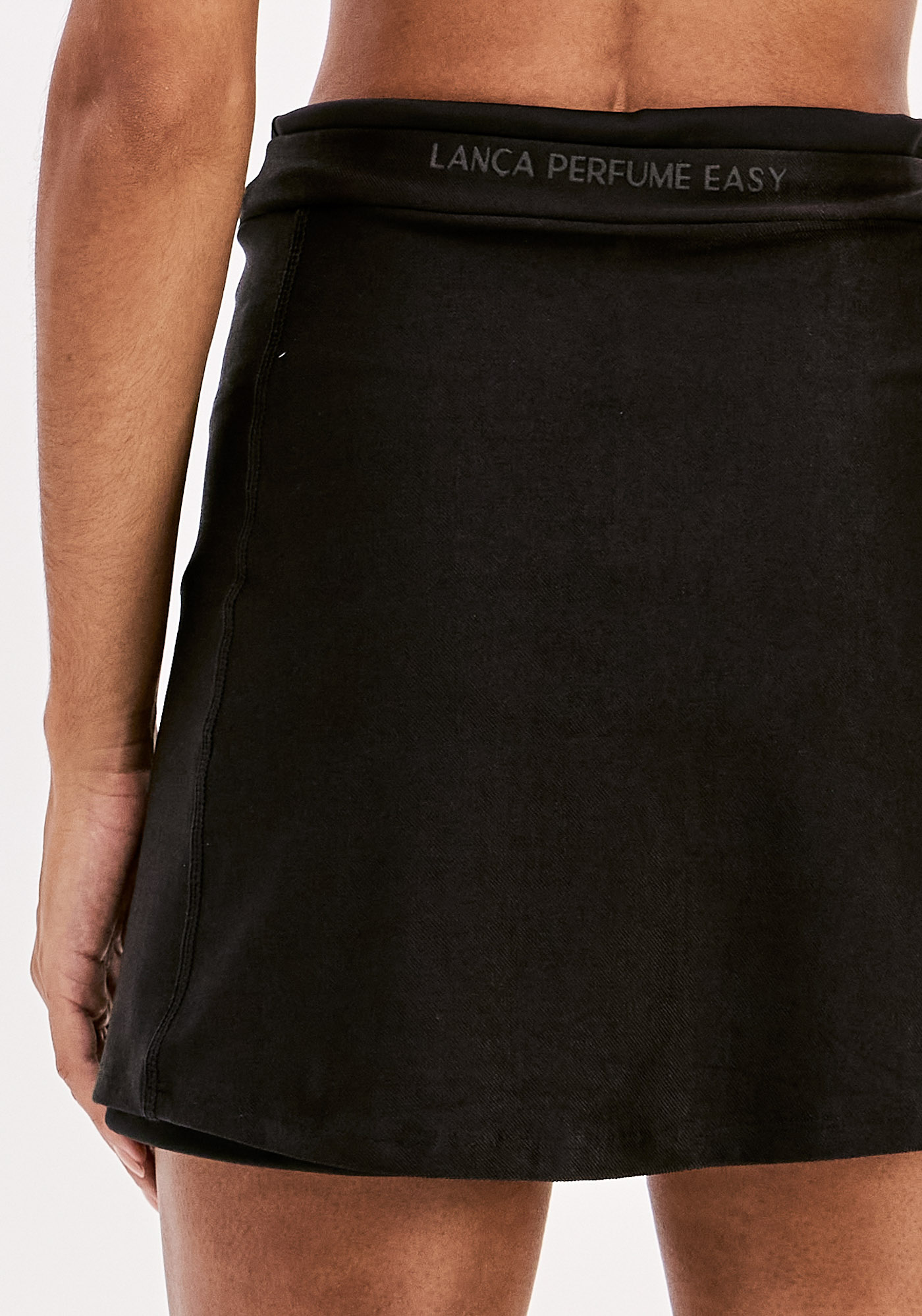 Saia Calção Preto - Lança Perfume 4