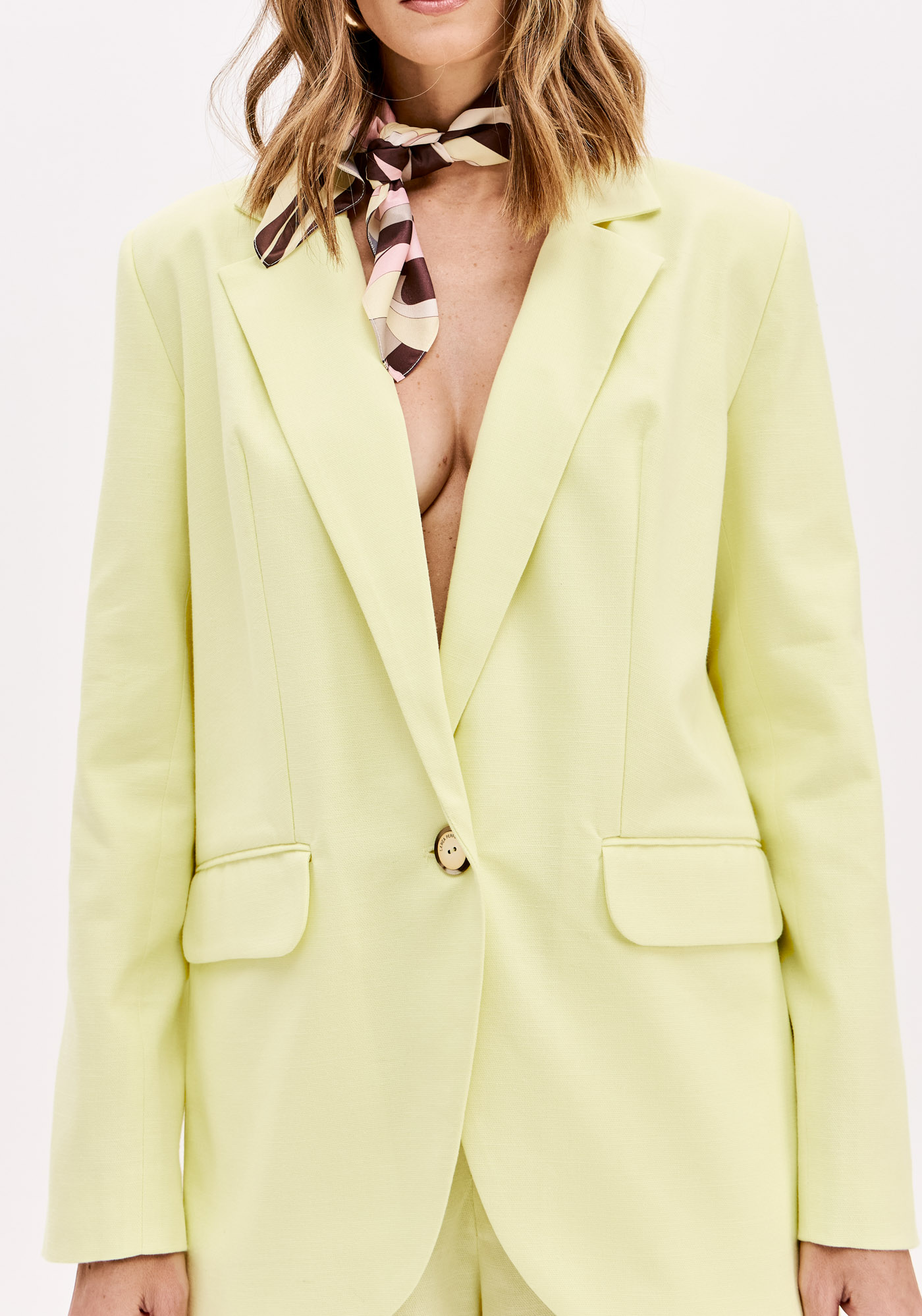 Blazer Oversize em Amarelo - Lança Perfume 4