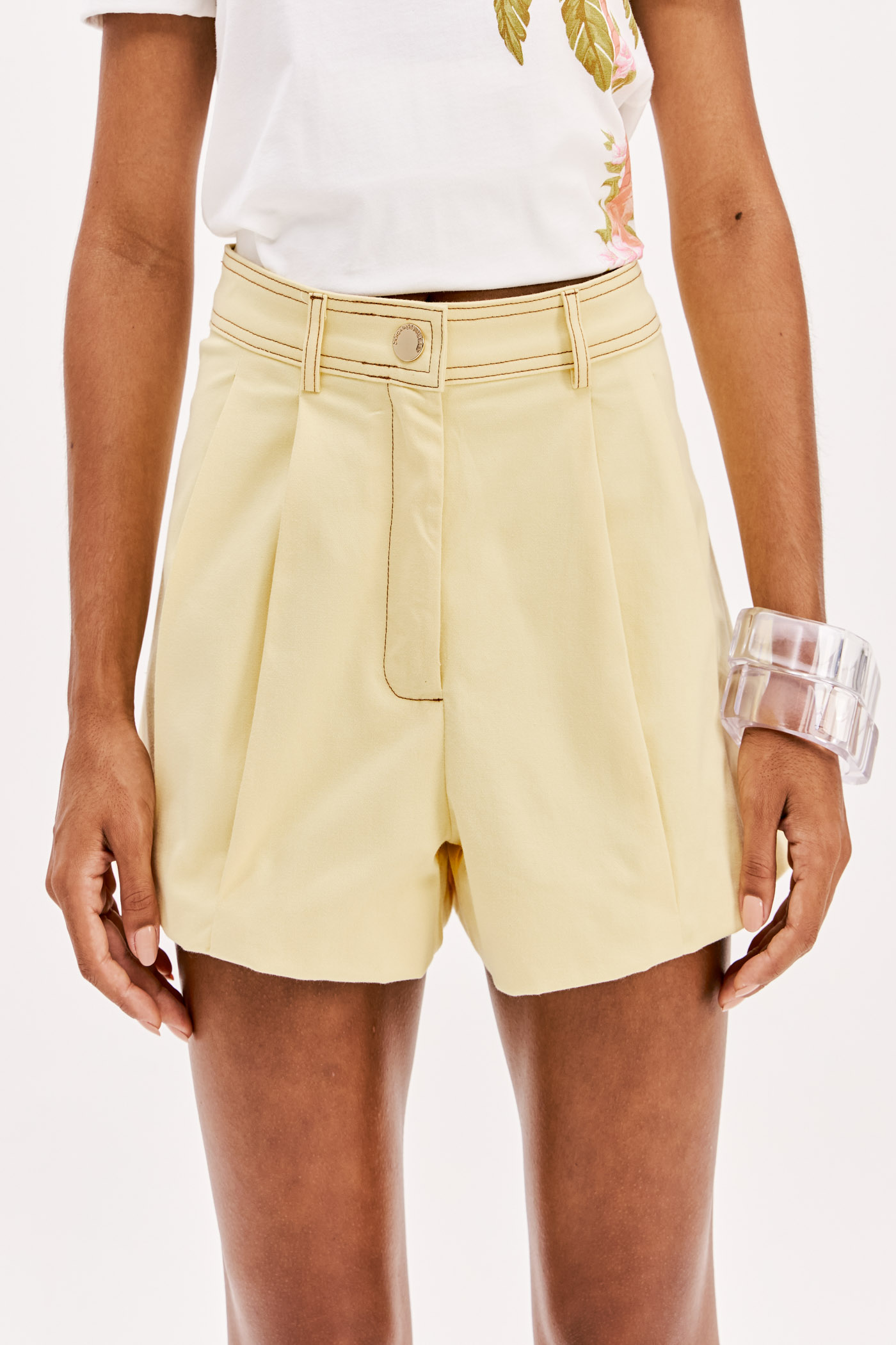 Calções em Sarja Amarelo Pastel - Lança Perfume  1