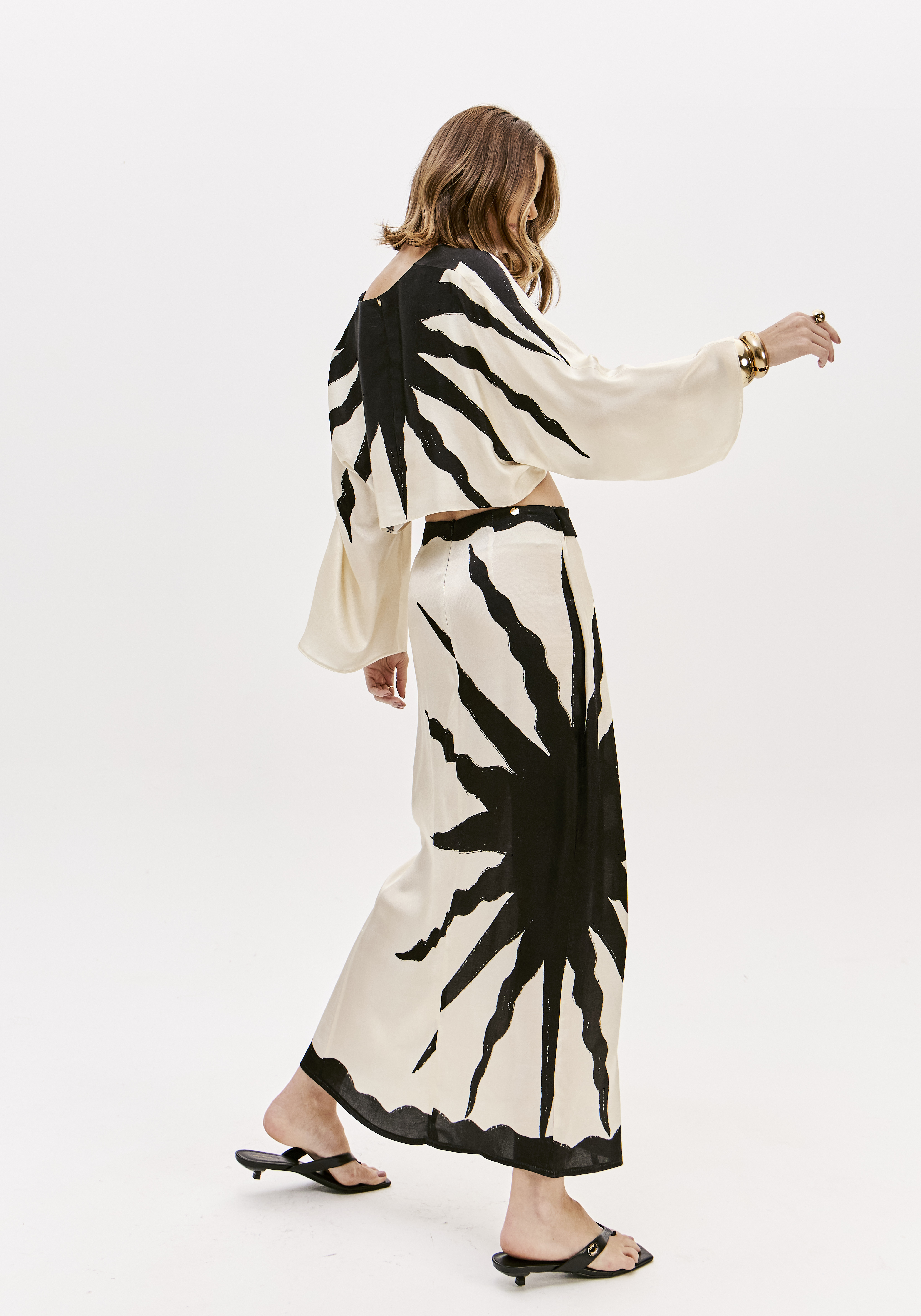 Saia Comprida MARSELHA Preto e Branco - Lança Perfume 3