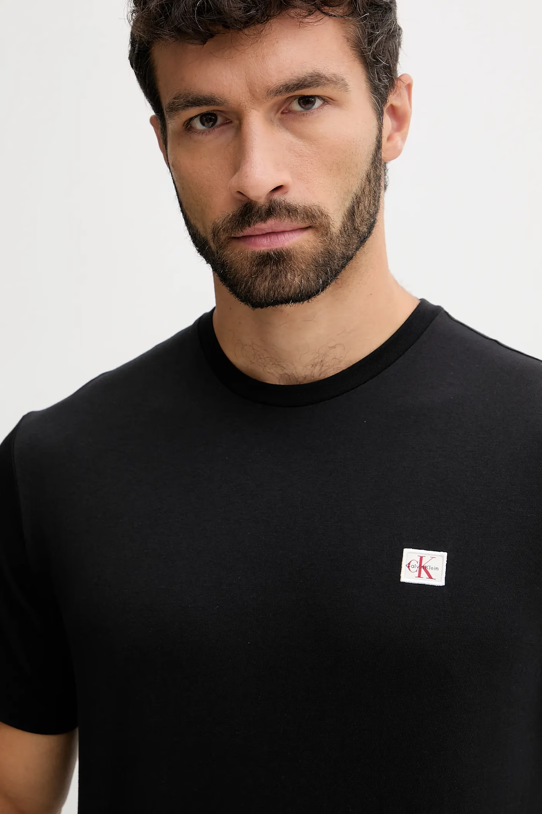 Pack 2 T-shirts Badge Perto + Branco - Calvin Klein  6