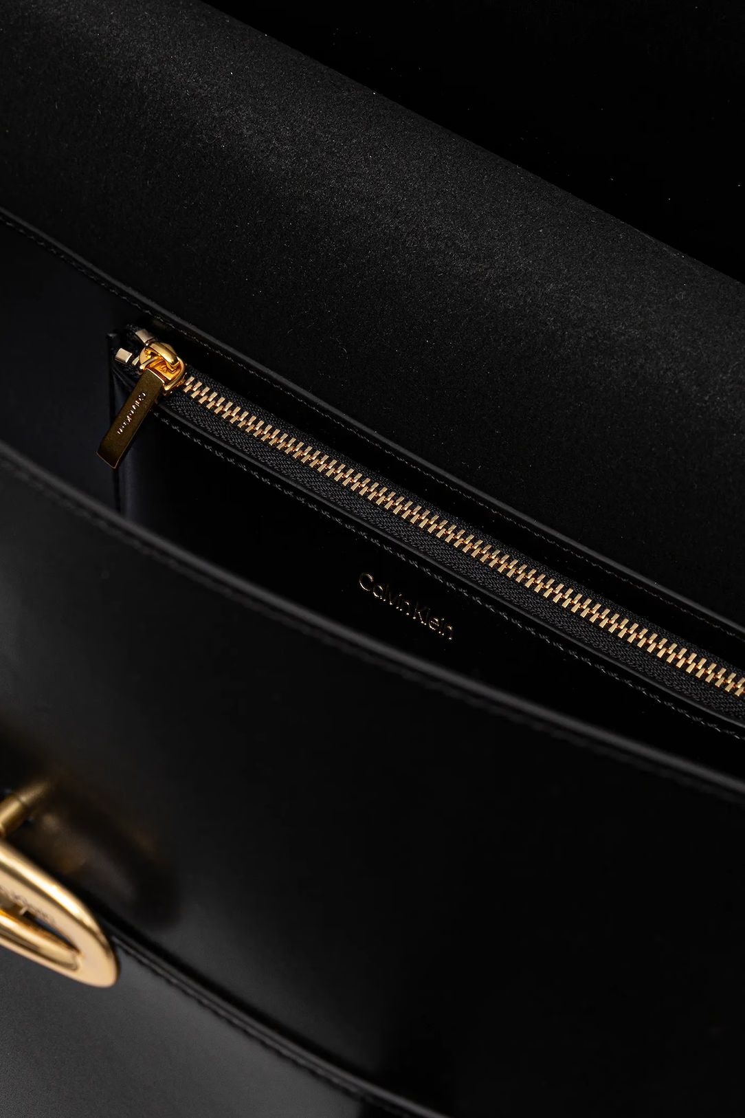 Mala de Ombro Ferragem Dourada Preto - Calvin Klein  5
