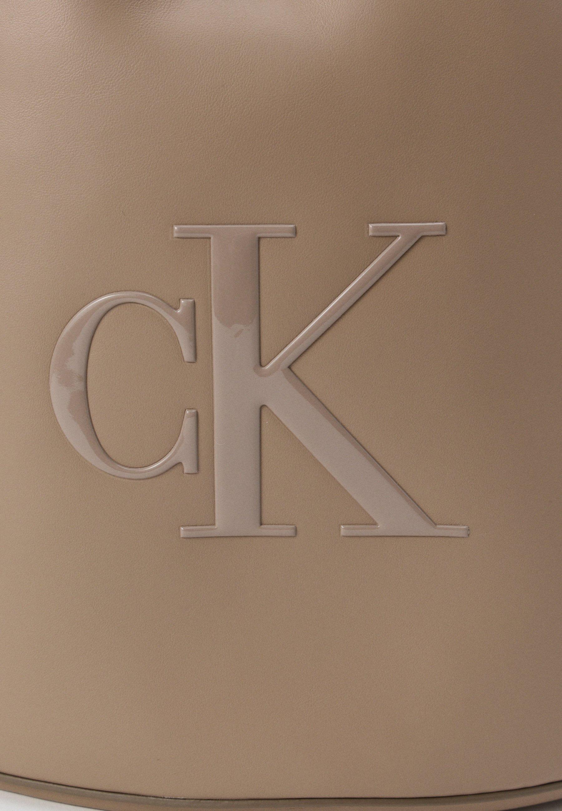 Bucket Grande de Ombro Bege - Calvin Klein  5