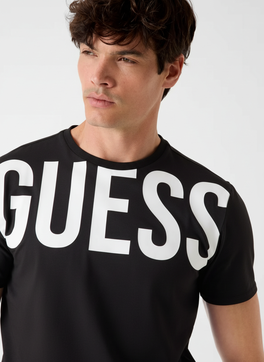 T-shirt Ultra Logo Preto e Branco - Guess  3