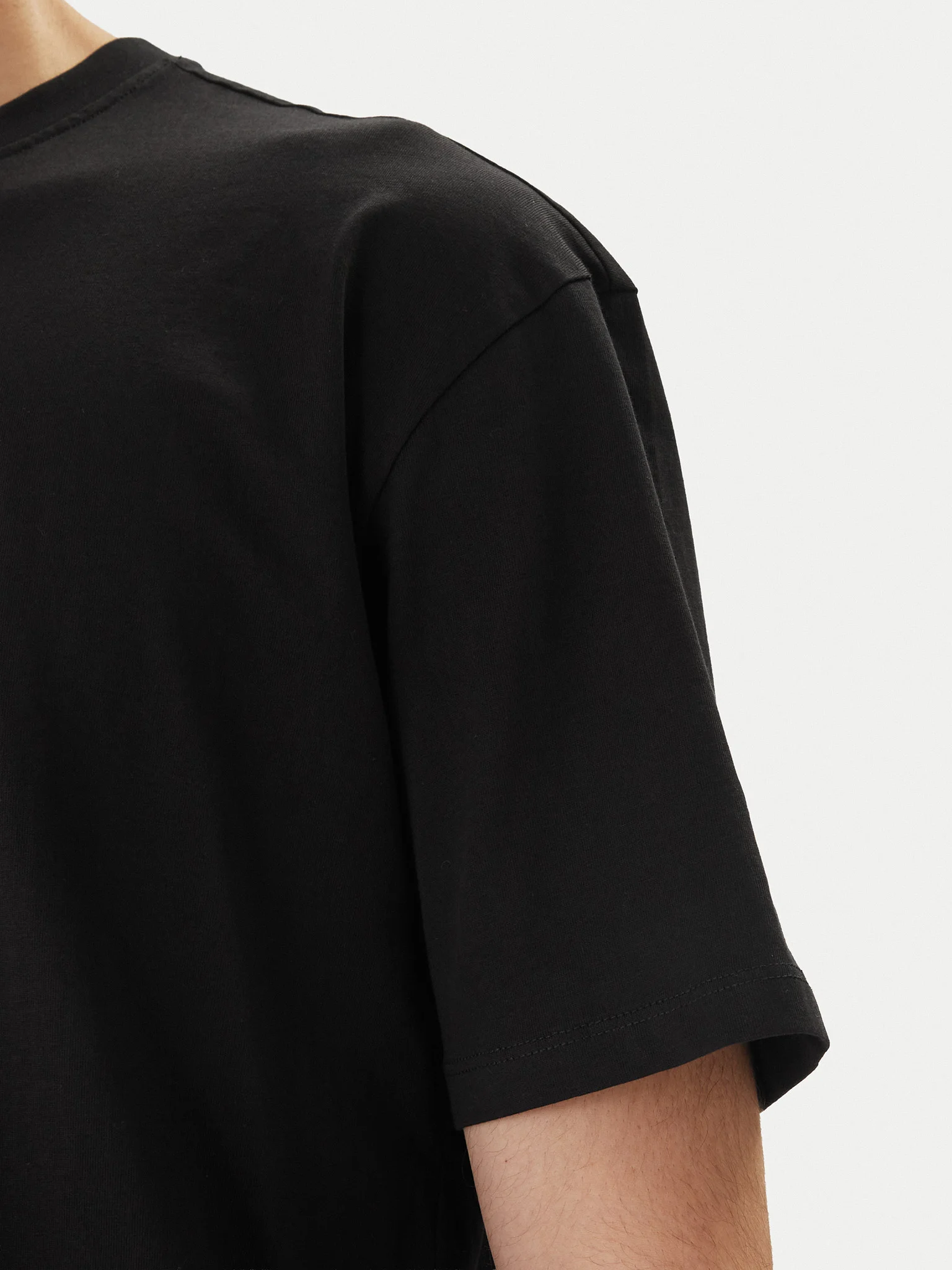 T-shirt Regular Mini Triângulo Preto - Guess 4