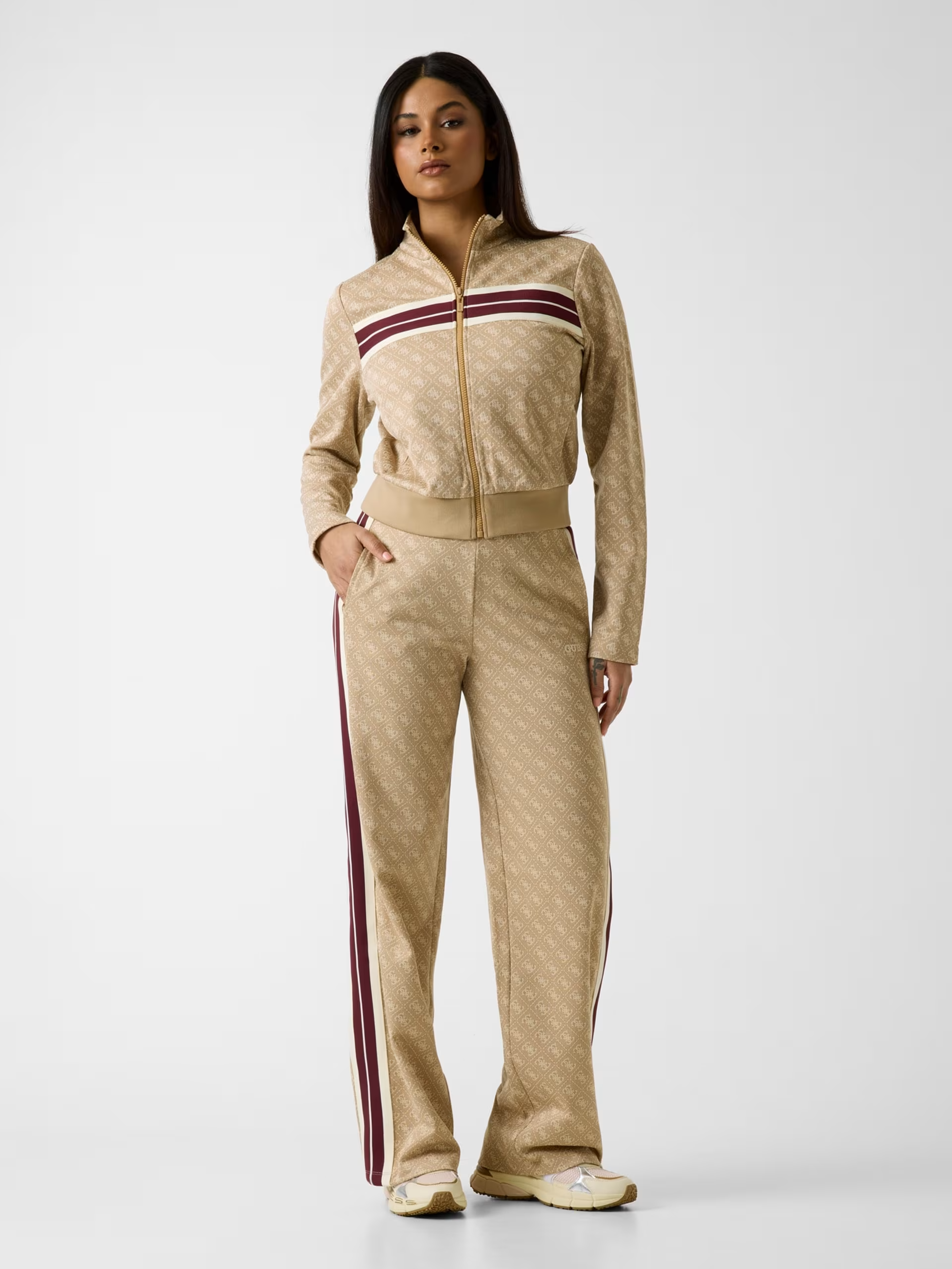 Calças Largas Logo Bege e Faixa Bordeaux  - Guess 2