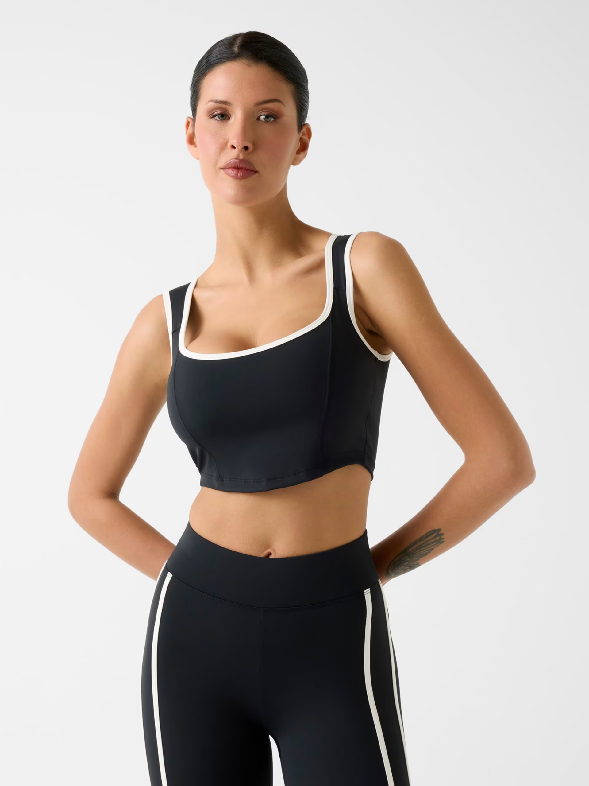 Top SARAH com Faixa Preto - Guess 1