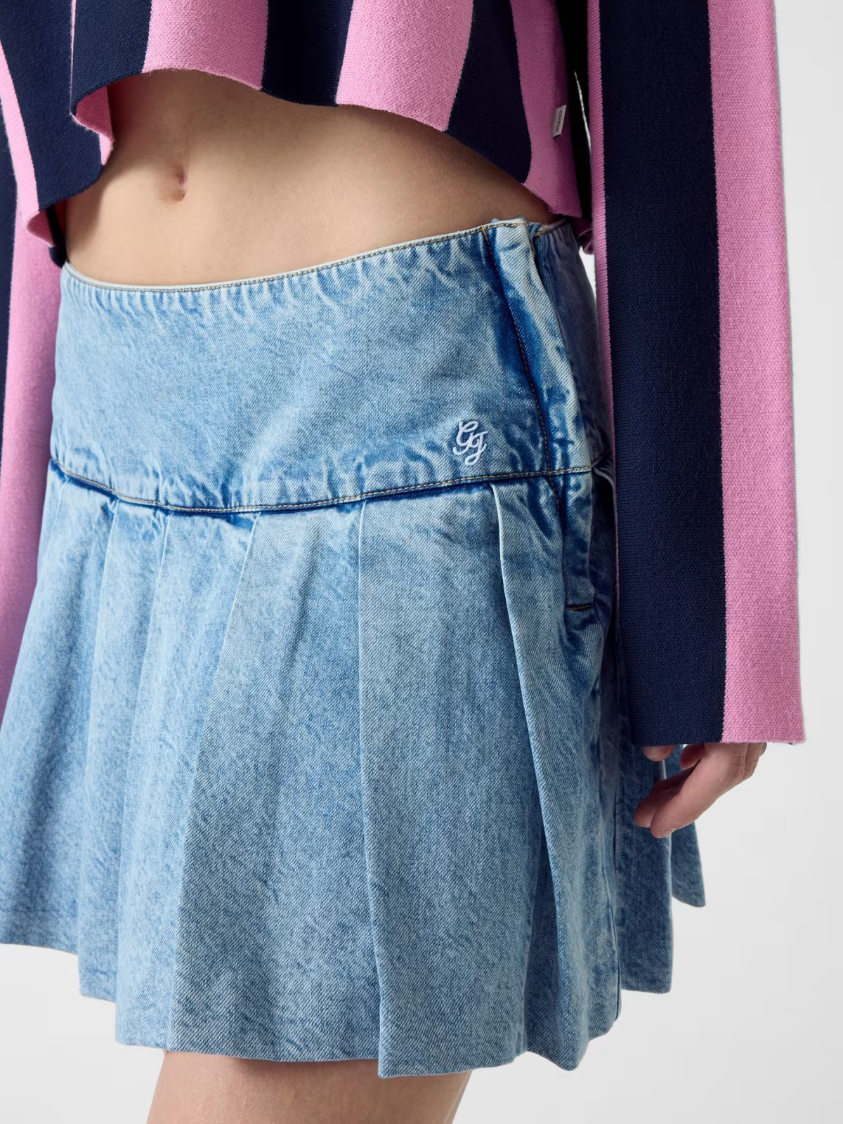 Saia Curta Pregas Ganga - Guess Jeans  1