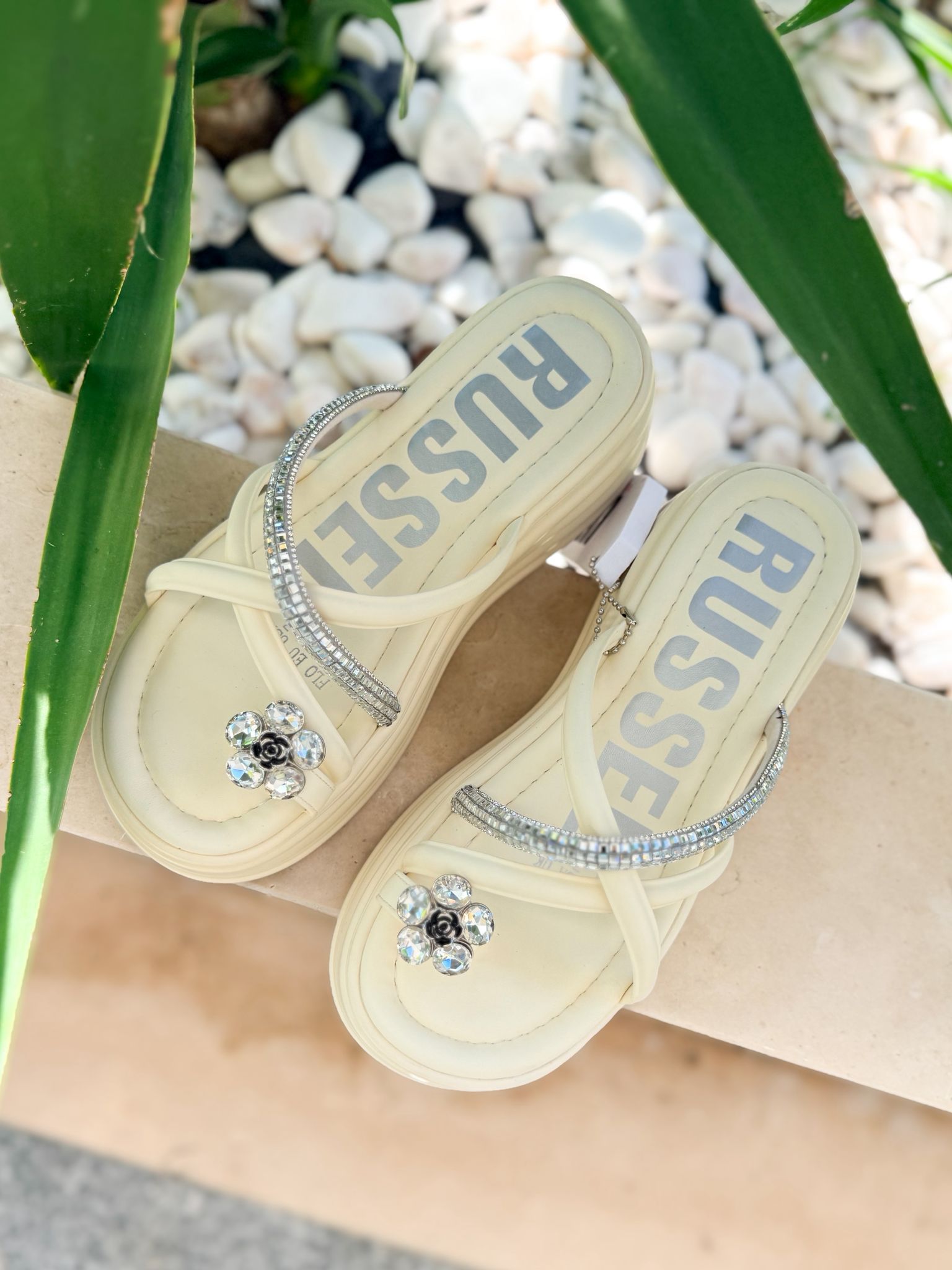 Chinelo Plataforma FLO Branco - Russel Matos  2