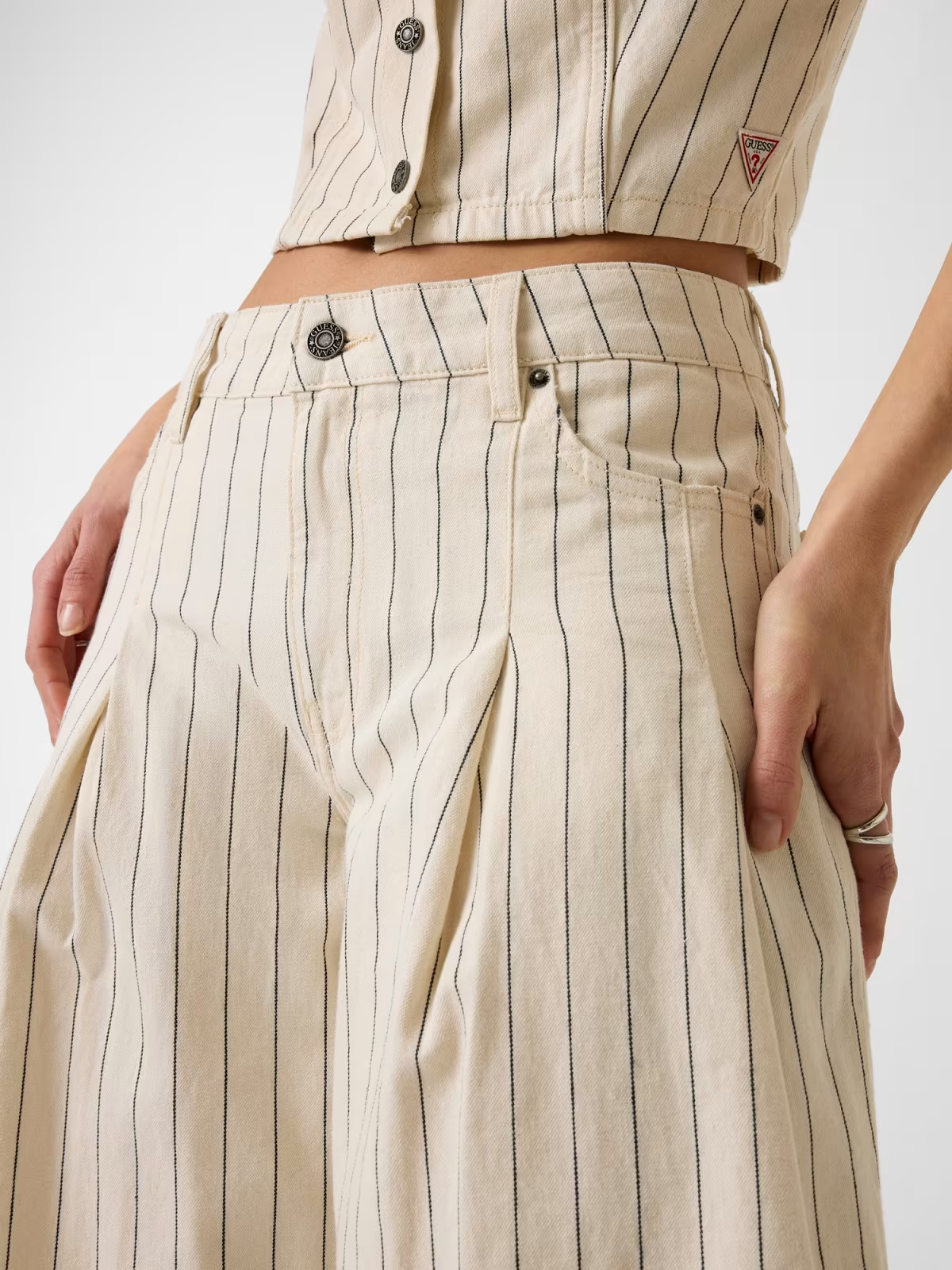 Calções Compridos Wide Riscas Bege - Guess Jeans 5