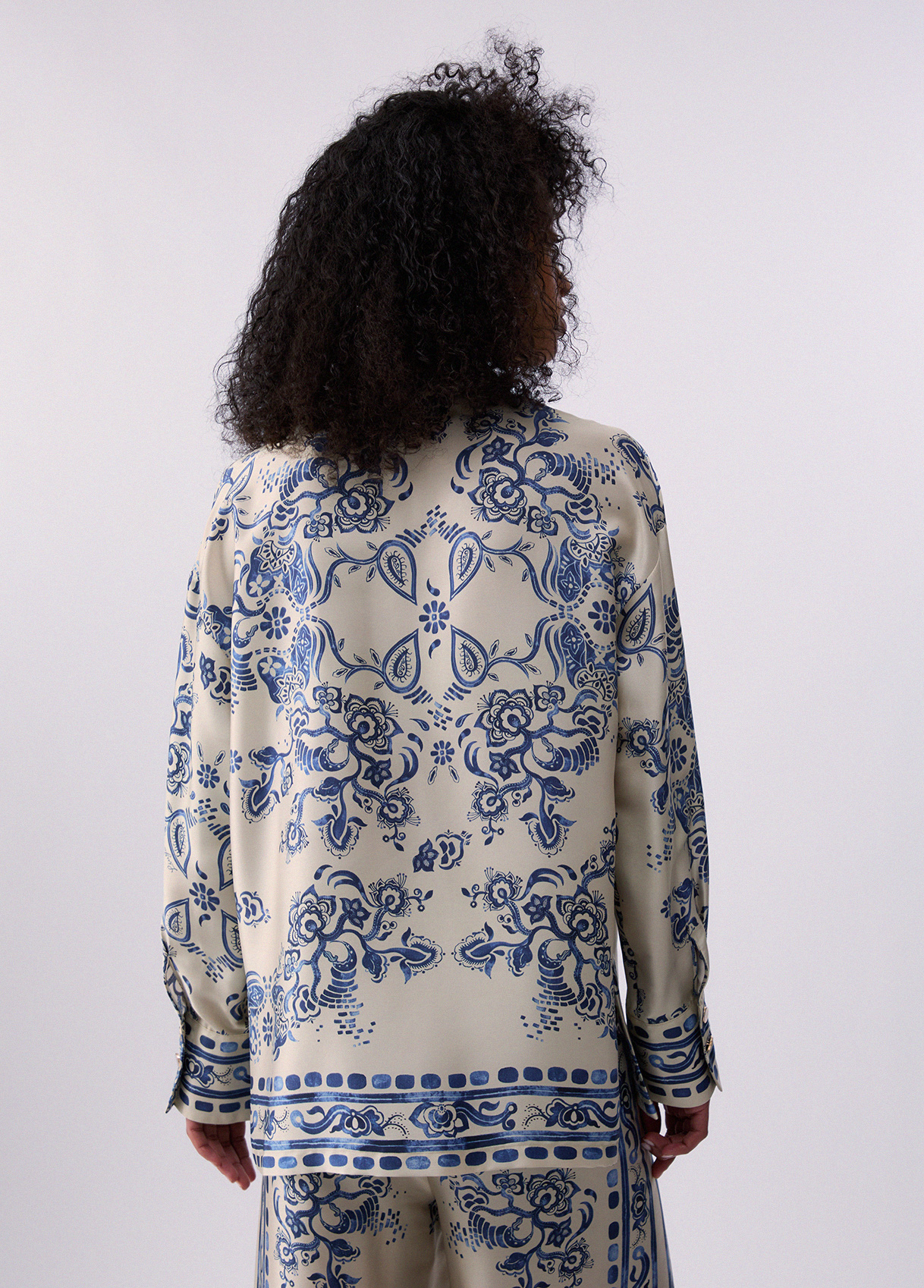 Camisa Acetinada Estampa Azul e Branco  - Liu Jo  3