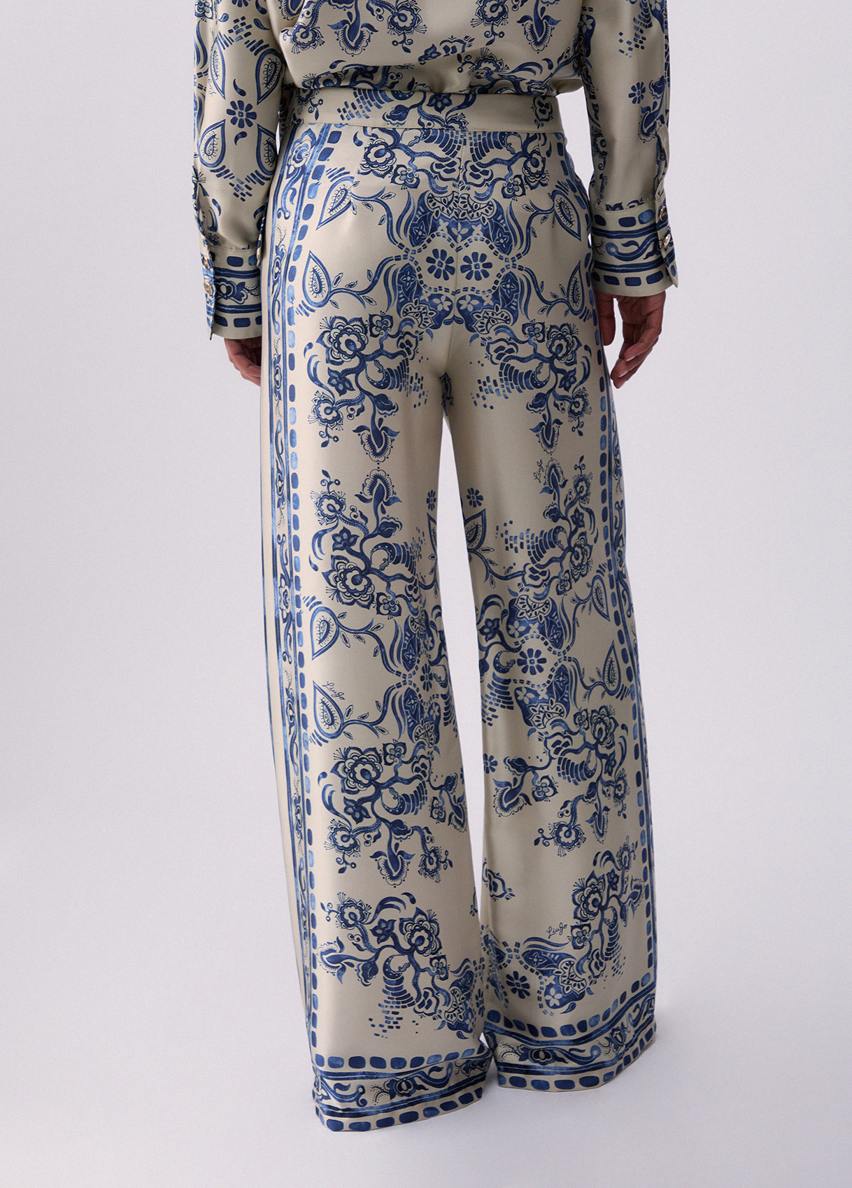 Calças Acetinadas Estampa Azul e Branco  - Liu Jo  4