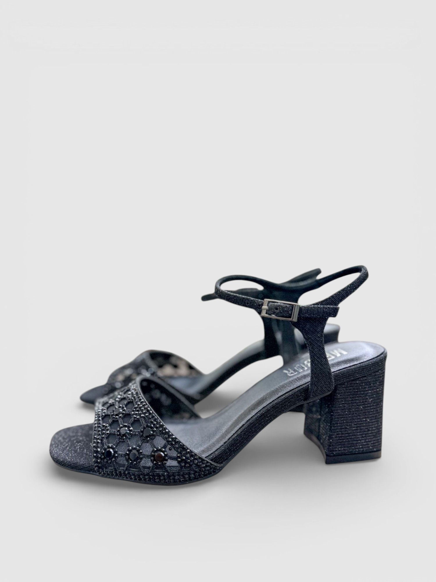 Sandália de Salto de Brilho Preto - Menbur  1