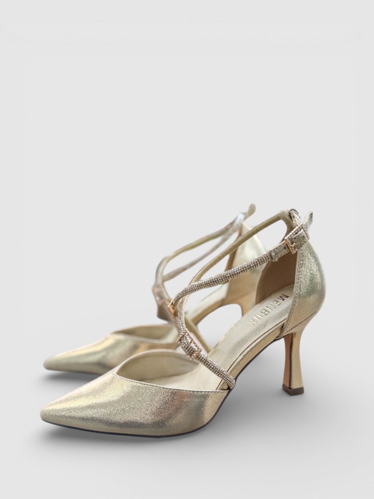 Sapato Fechado com Brilhos Dourado - Menbur 1