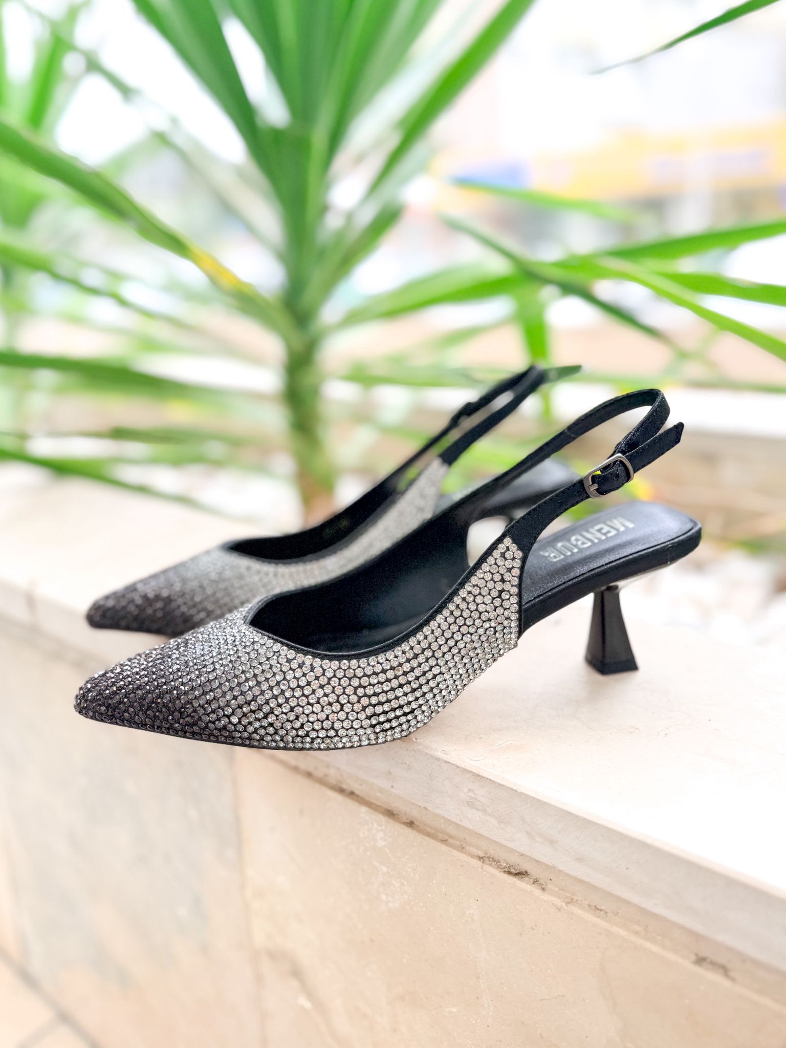 Sapato em Strass Prateado - Menbur   3