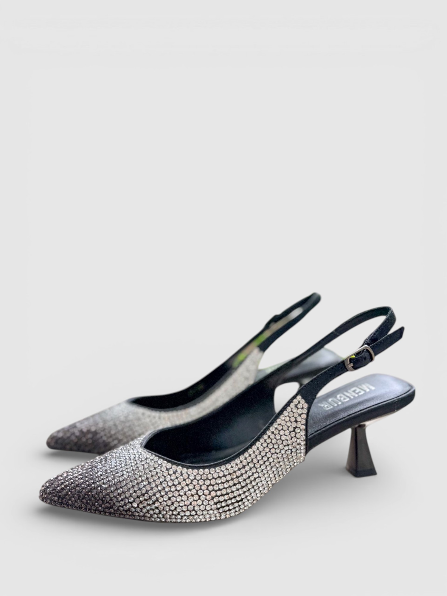 Sapato em Strass Prateado - Menbur   2