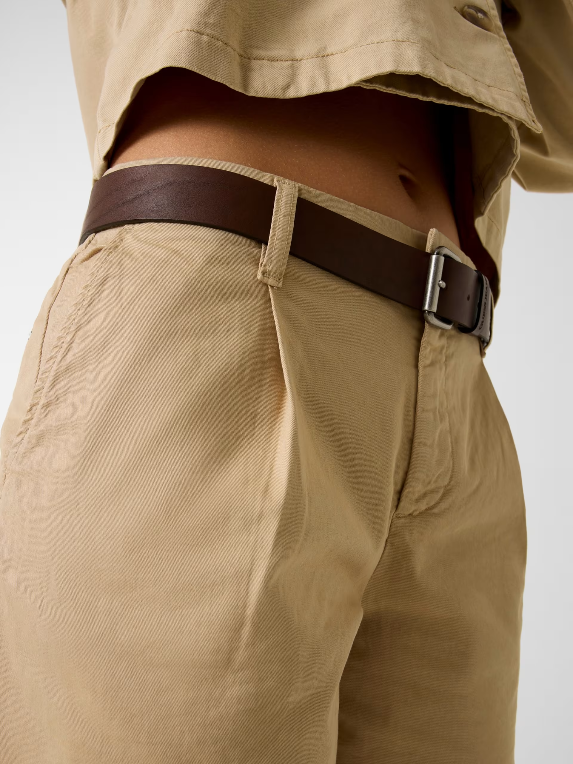 Calção Clássico Bege - Guess Jeans 4