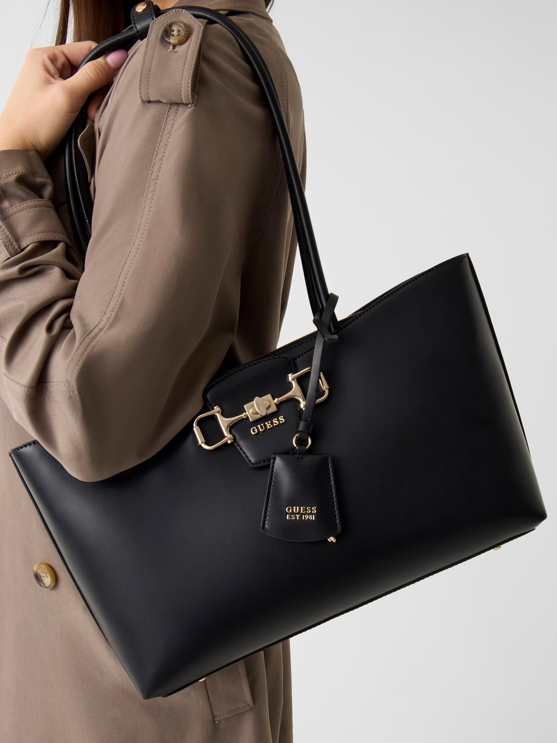 Mala de Ombro JANIE Preto - Guess  5