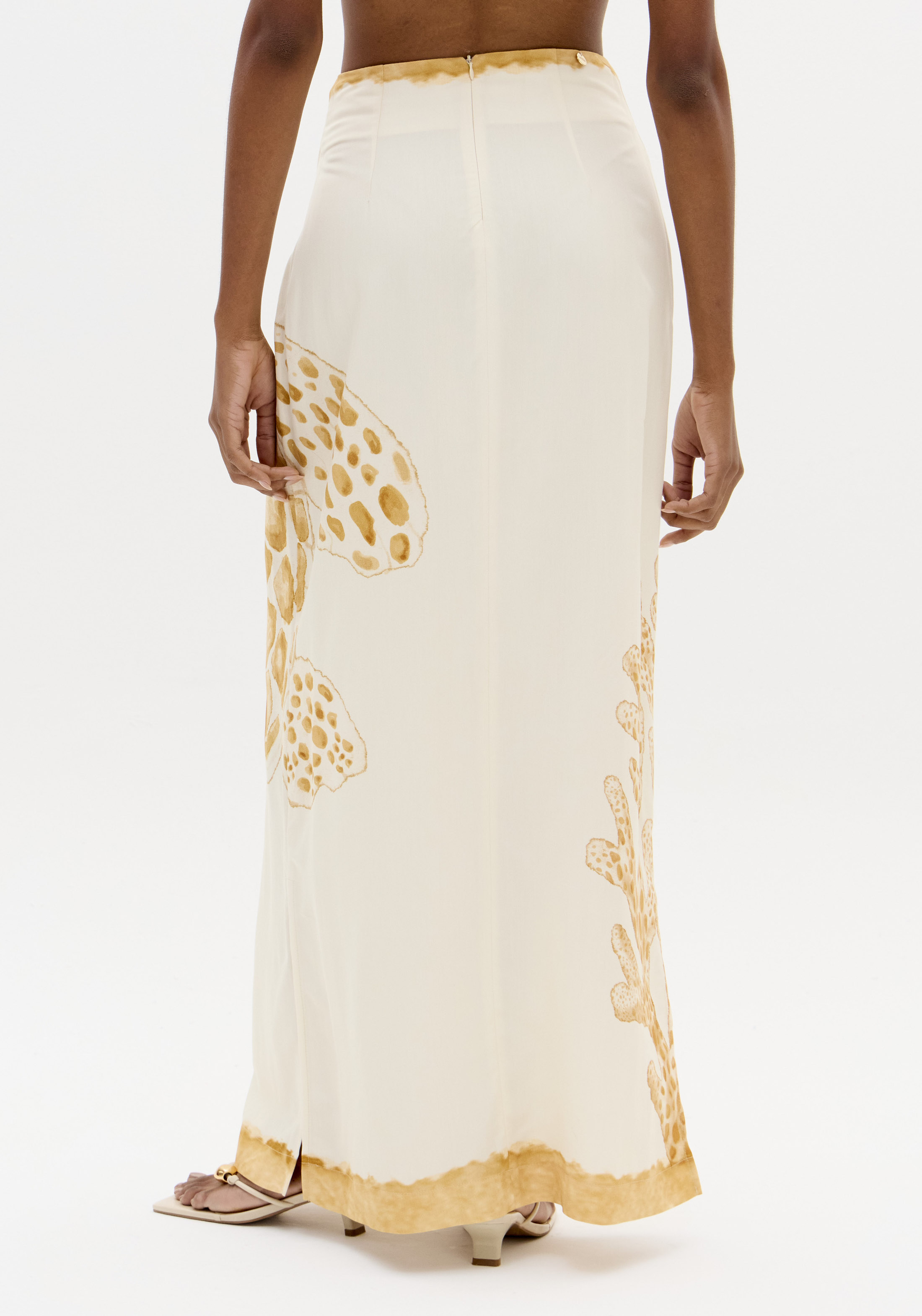 Saia Comprida TURTLE LOCAL Branco - Lança Perfume  4