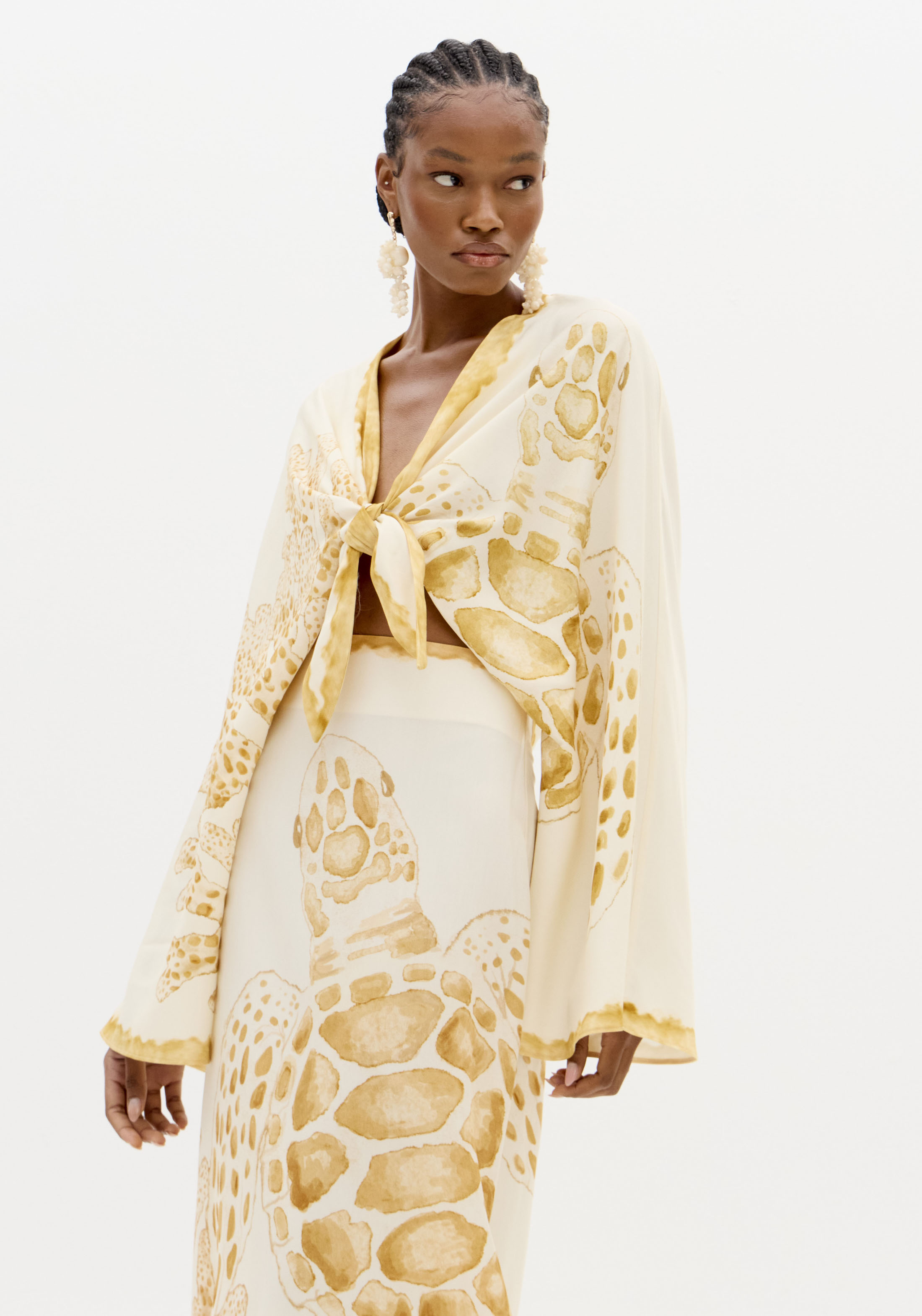 Blusa TURTLE LOCAL Branco - Lança Perfume  1