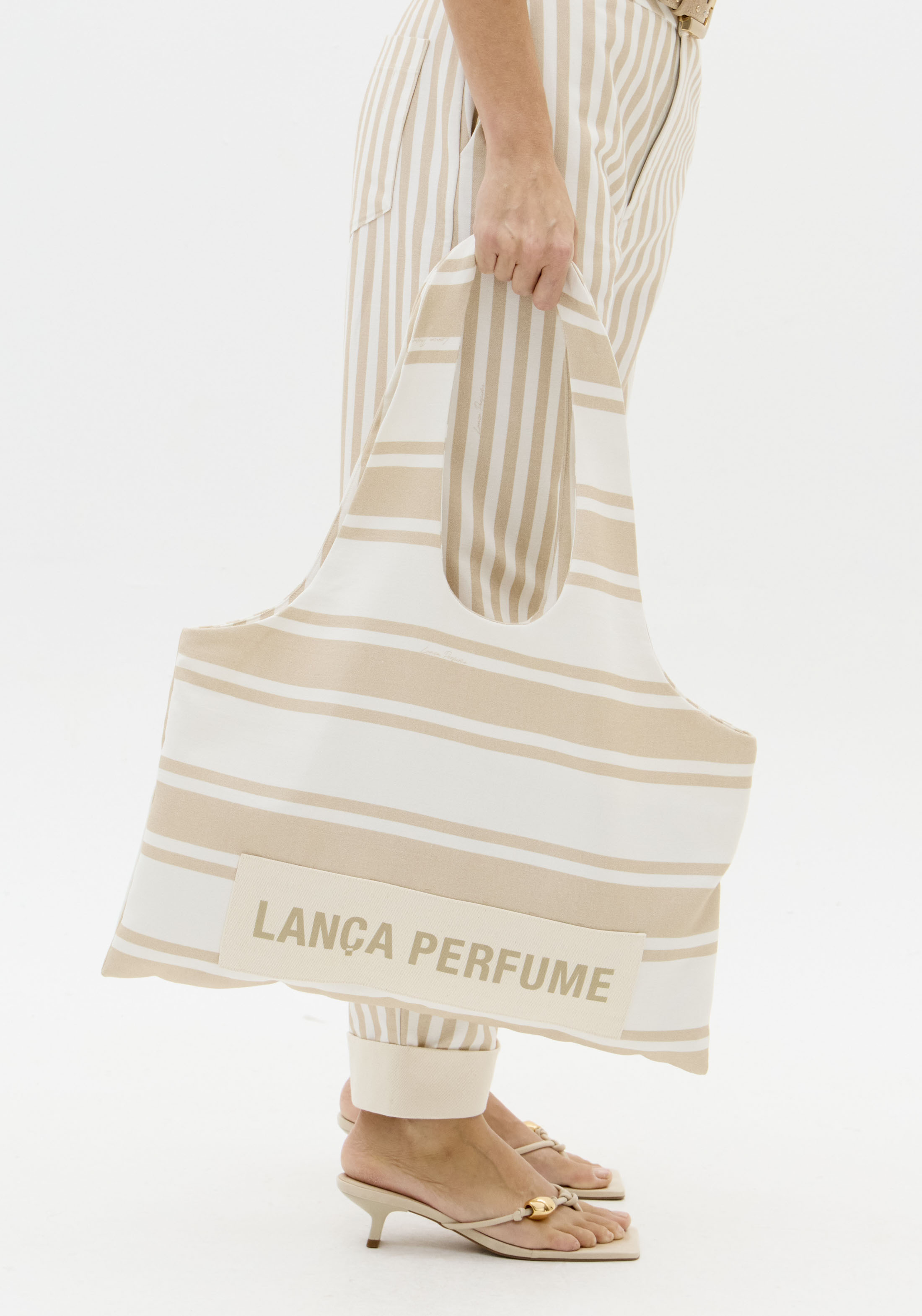 T-shirt + Mala de Ombro em Tecido Ricas Bege e Branco - Lança Perfume  3