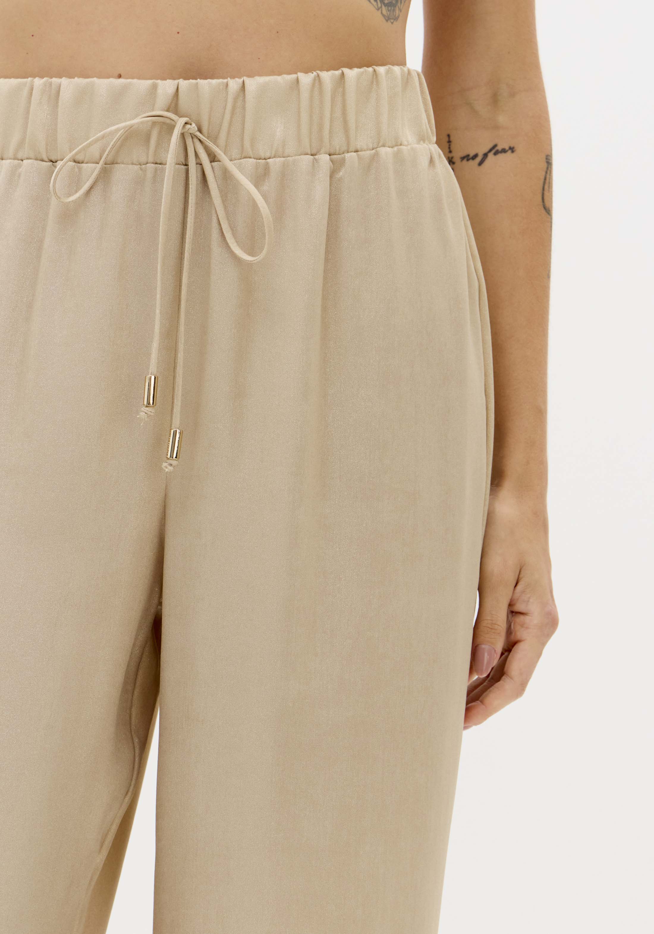 Calças Largas Douradas - Lança Perfume 4