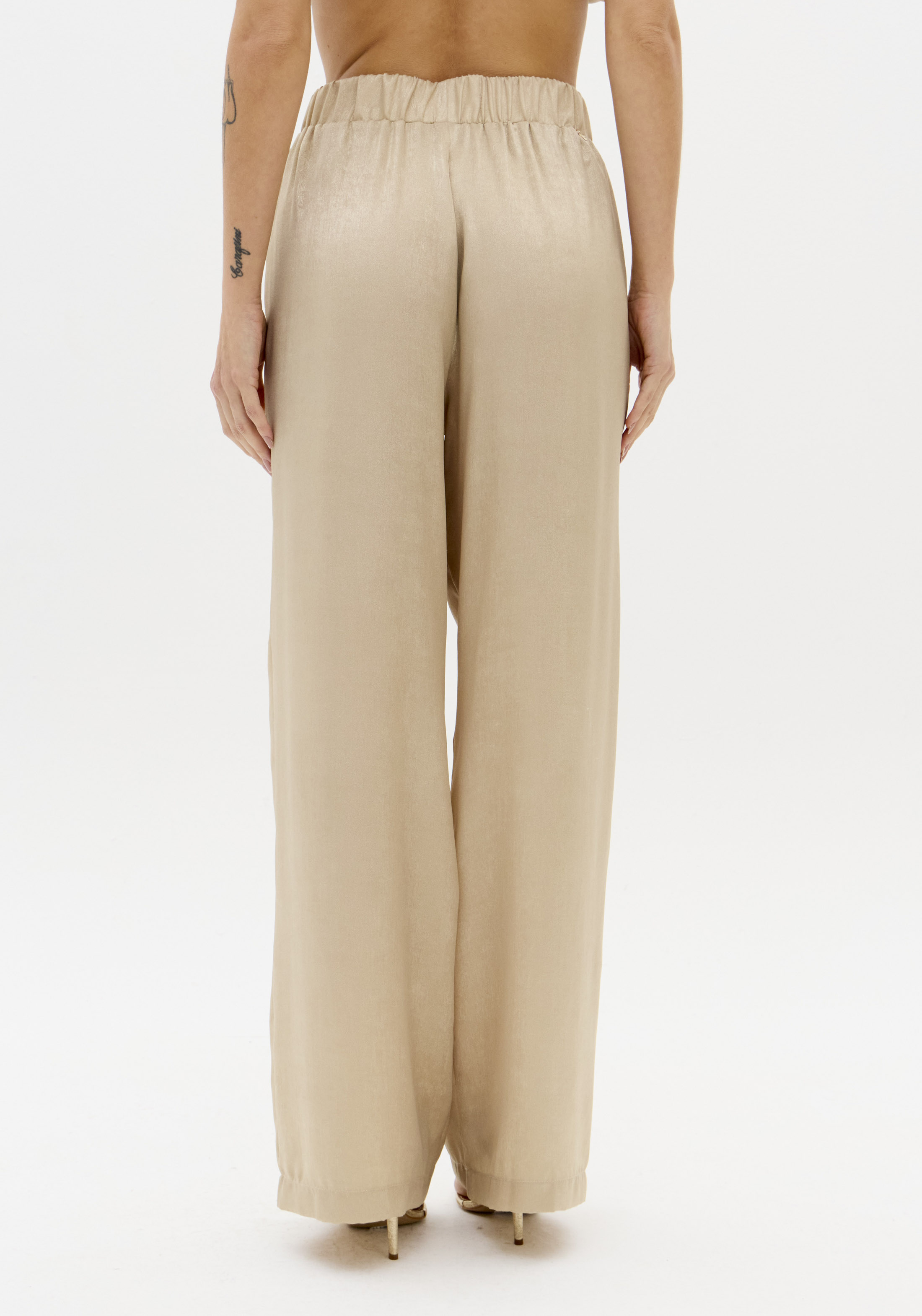 Calças Largas Douradas - Lança Perfume 6