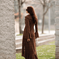 Casaco Comprido em Renda Castanho -  SAHOCO - Miniatura 3