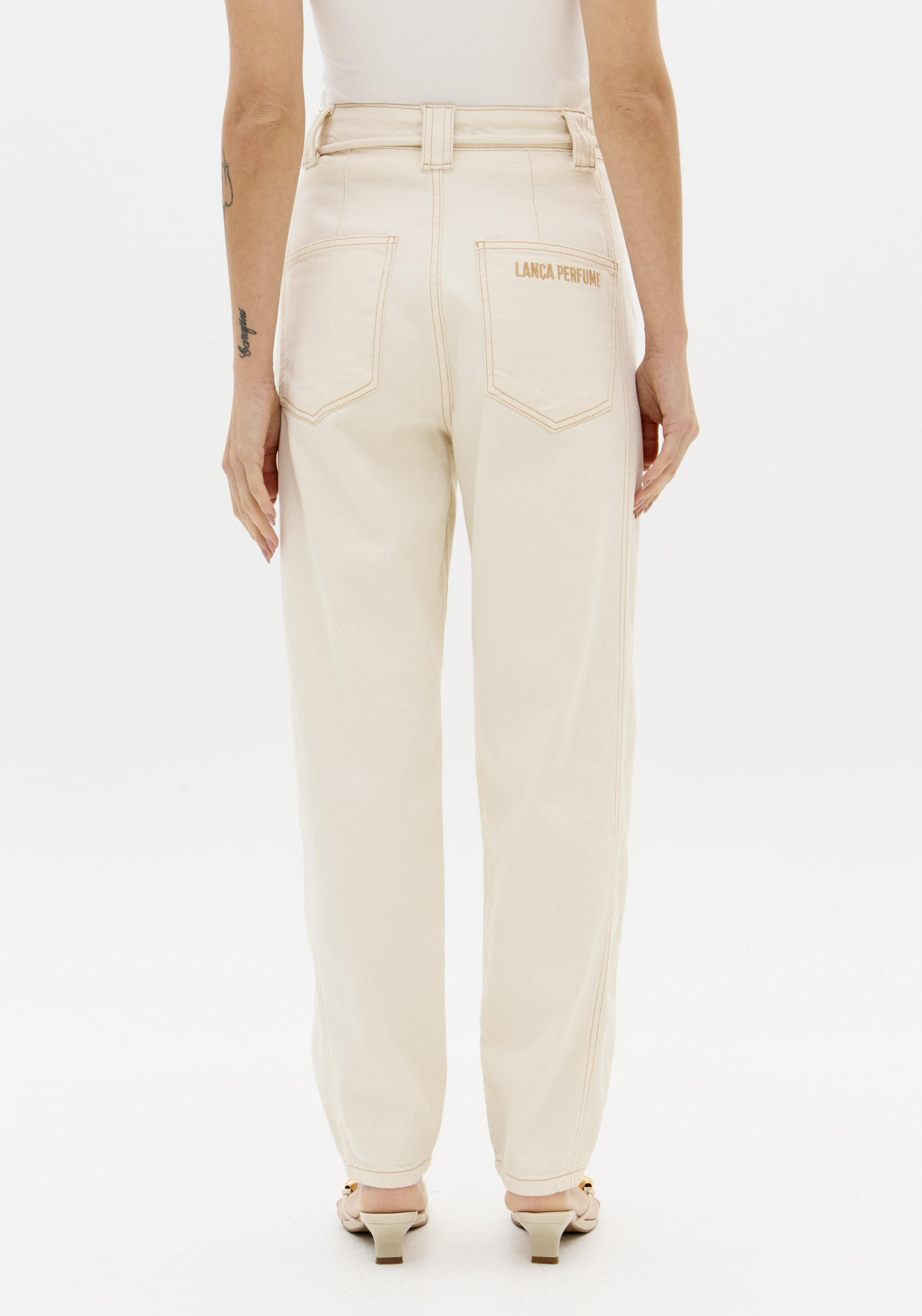 Calças Baggy Com Cinto Creme - Lança Perfume 5