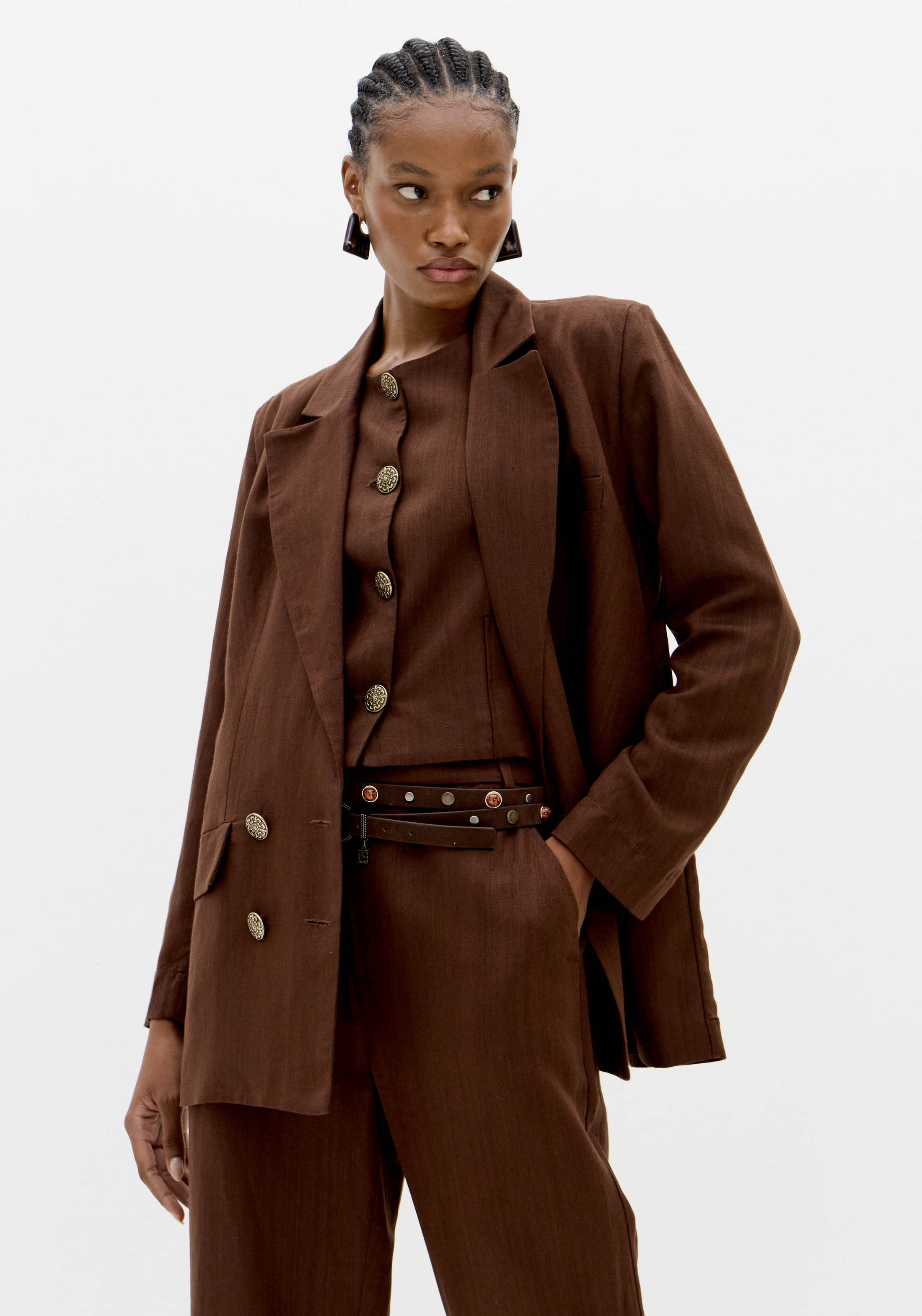 Blazer em Linho Castanho - Lança Perfume 3