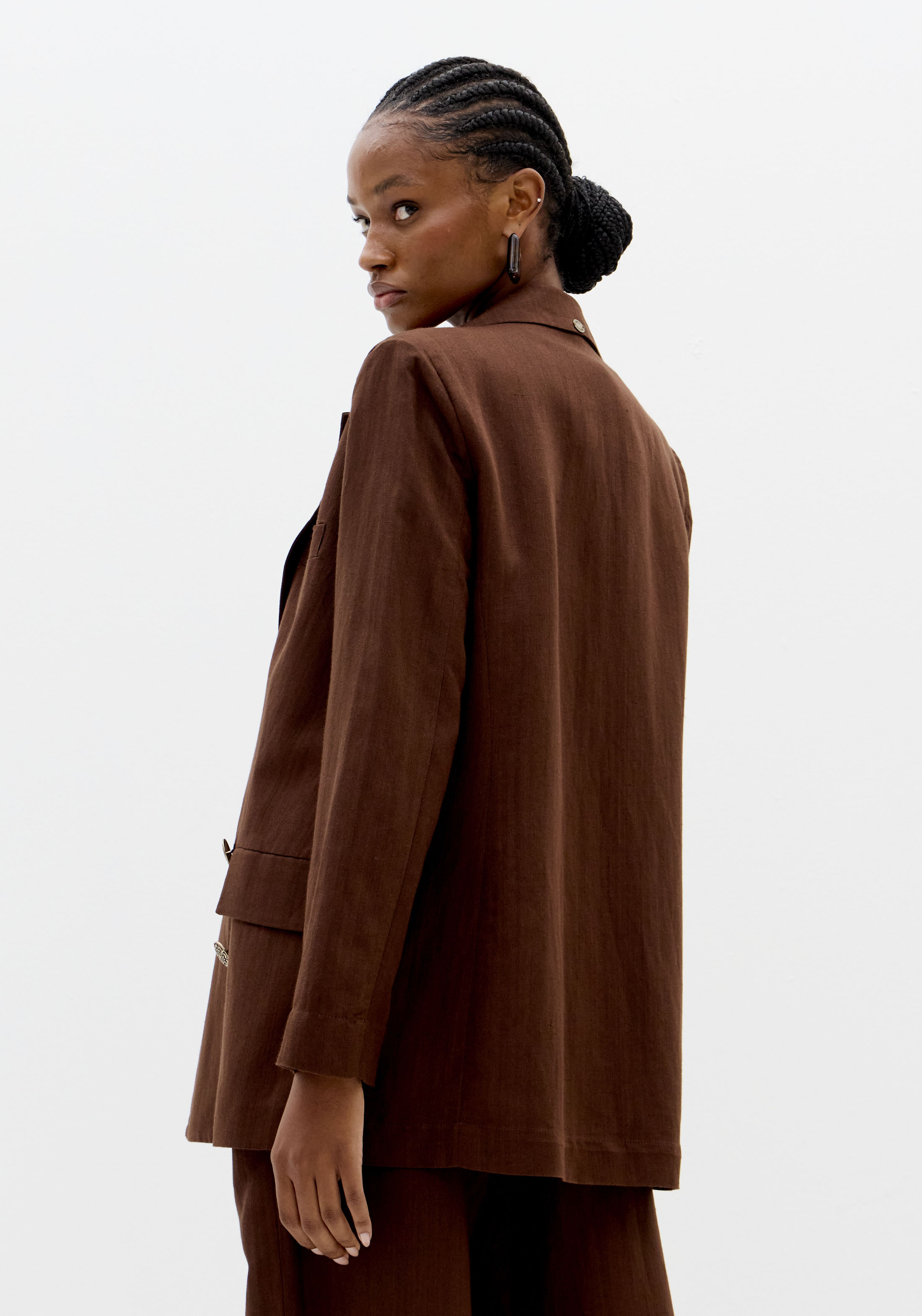 Blazer em Linho Castanho - Lança Perfume 4