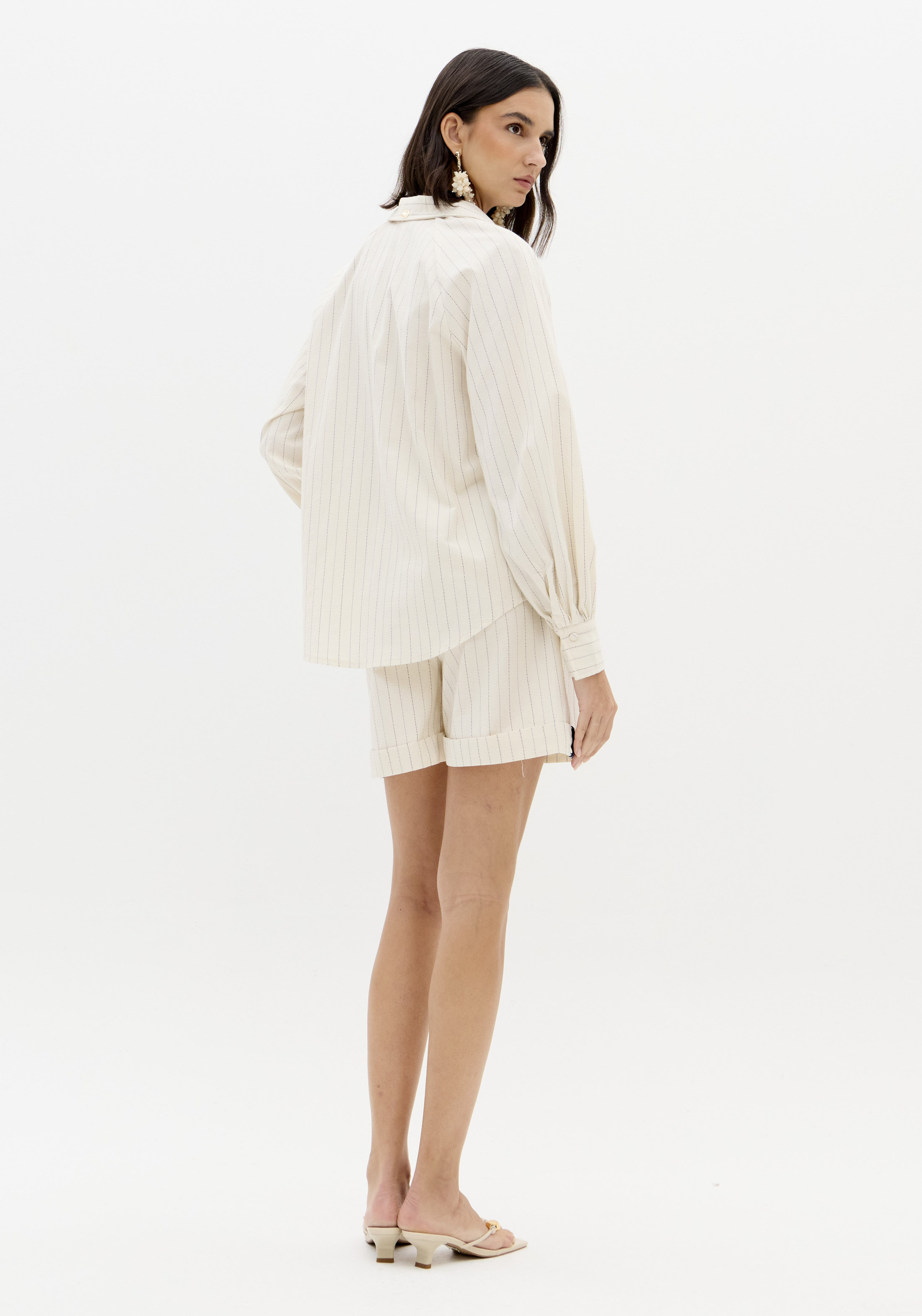 Camisa Bege e Risca Azul - Lança Perfume  3