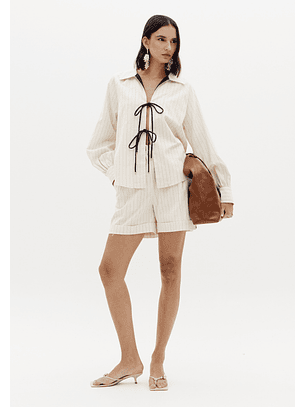 Camisa Bege e Risca Azul - Lança Perfume 